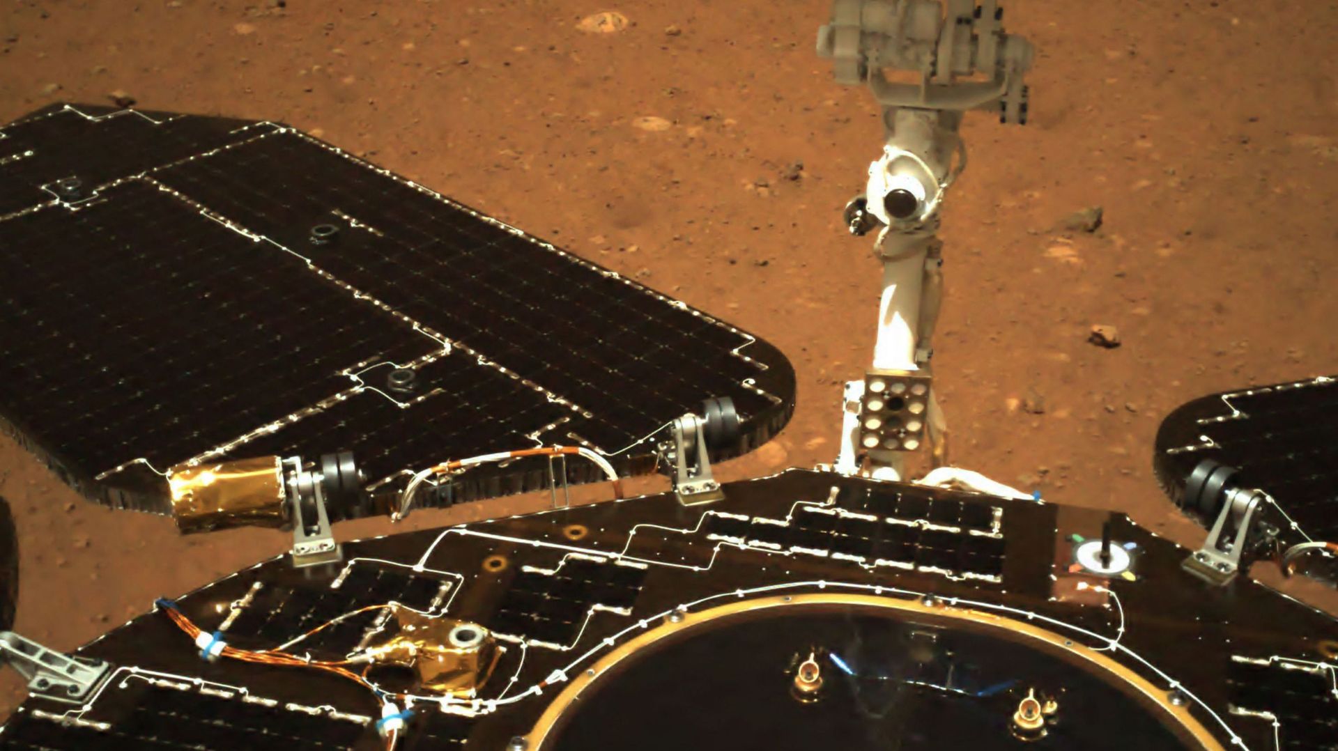Le rover chinois Zhurong, posé sur Mars, a envoyé ses premières photos