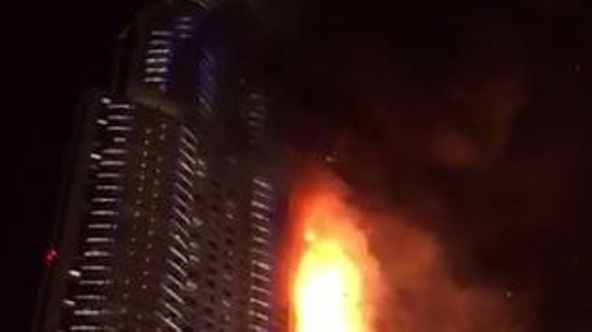 Enorme incendie dans un hôtel de Dubaï avant les célébrations de l'an neuf: au moins 16 blessés 