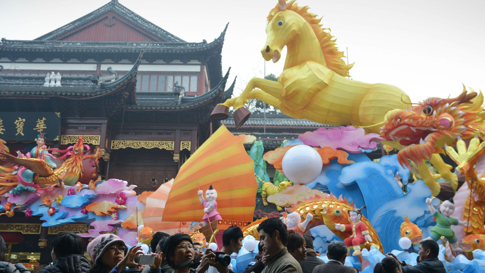 Préparatifs de fête en Chine pour l'entrée dans l'année du Cheval