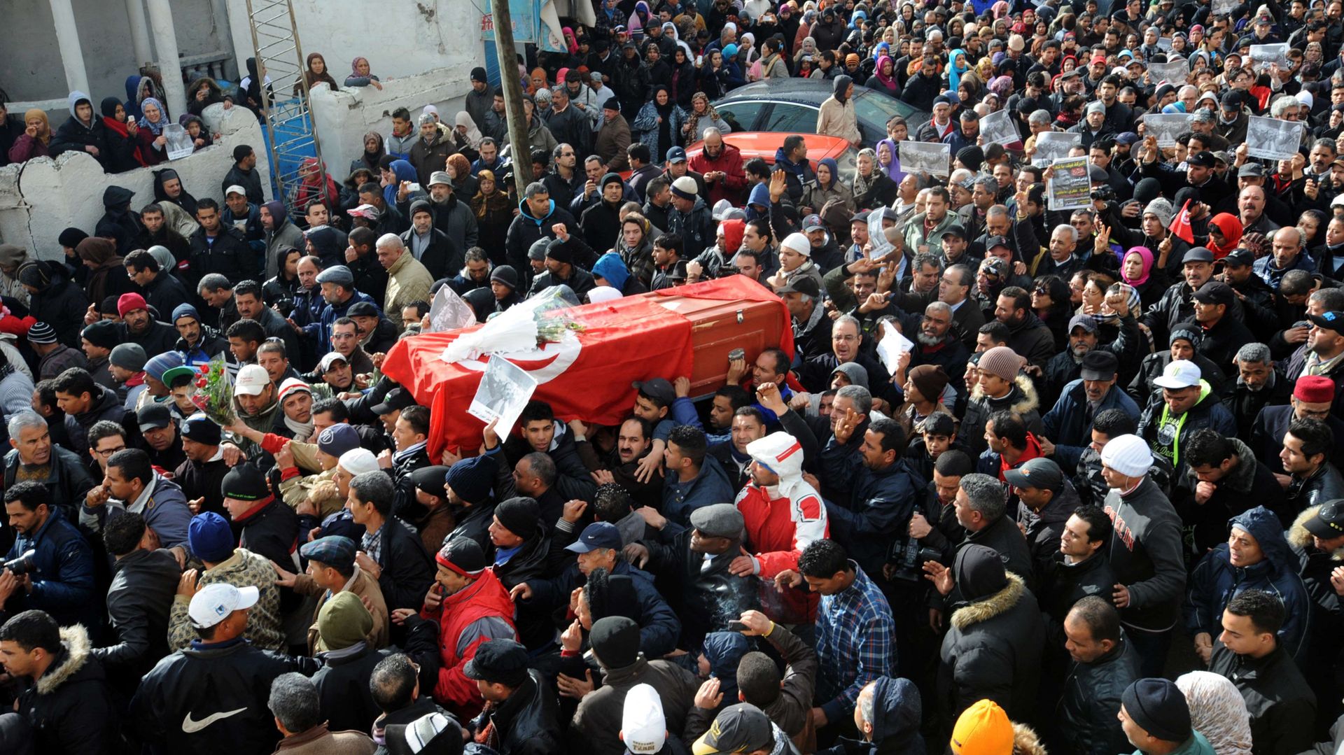 Obsèques de Chokri Belaïd: 40 000 Tunisiens dans la rue 