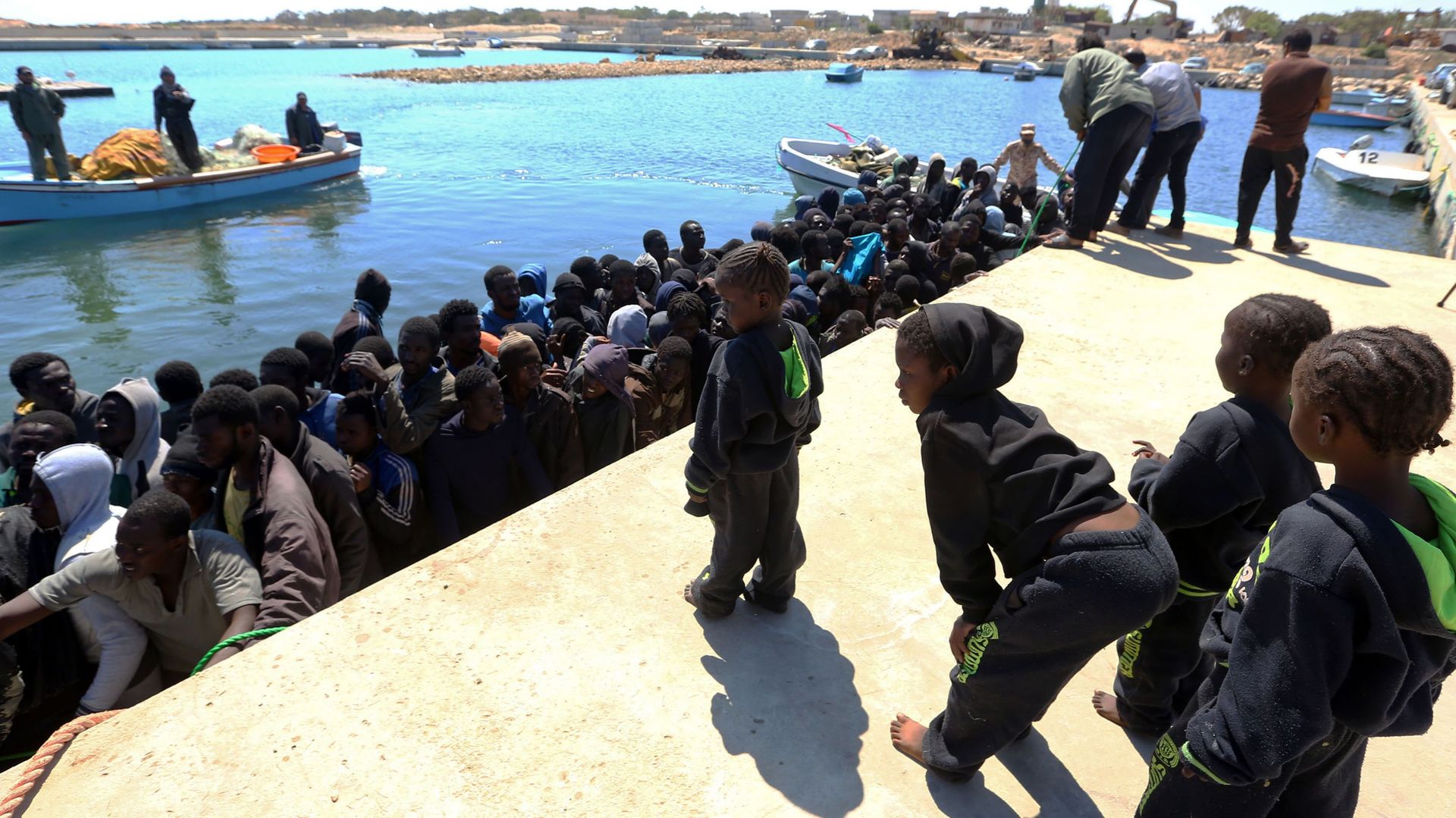 Au moins 20 migrants morts dans un nouveau drame en Méditerranée - RTBF ...