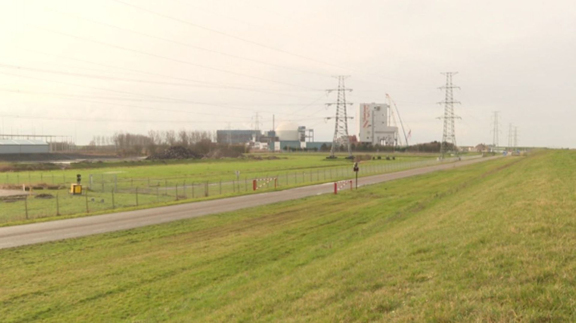 Centrale nucléaire de Borssele aux Pays-Bas. Bientôt des petites soeurs?