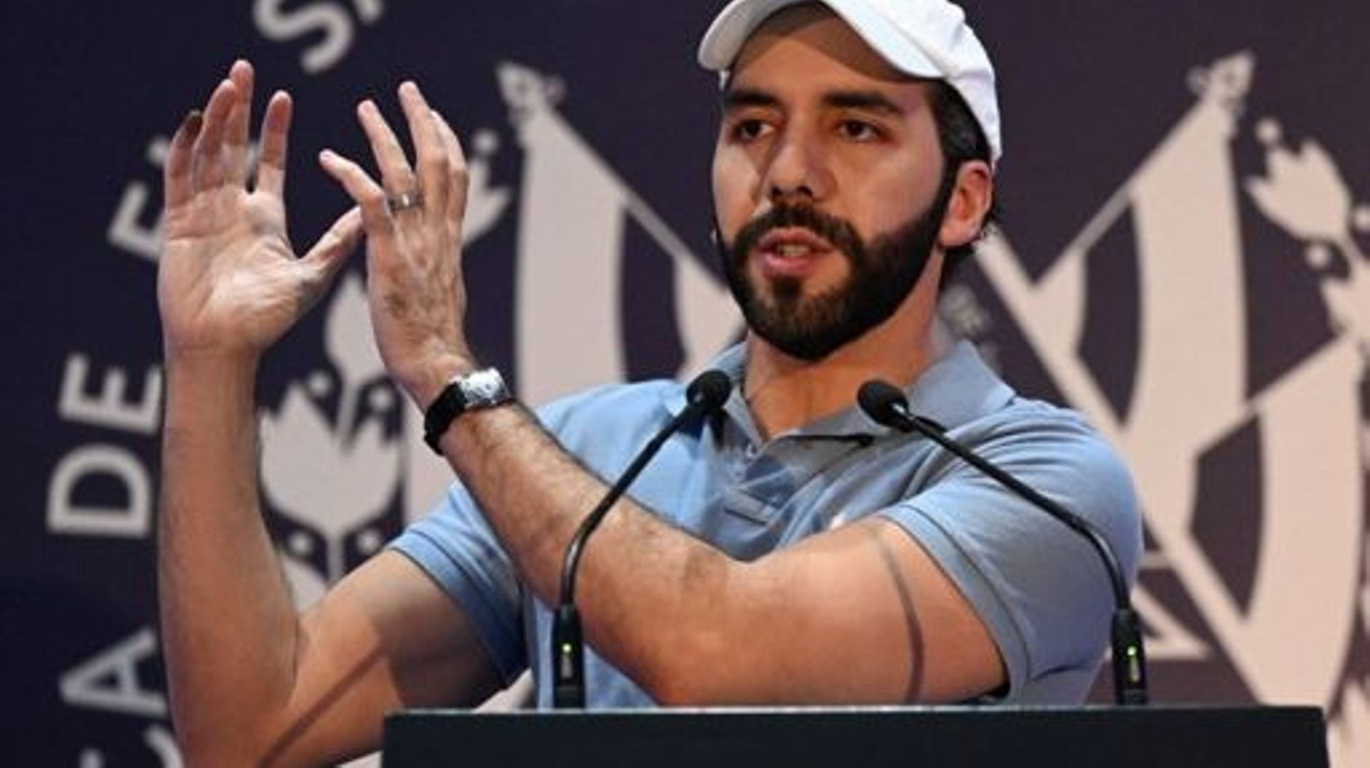 Salvadoran President Nayib Bukele delivers a speech after casting his vote in San Salvador on February 4, 2024.  Marvin RECINOS / AFP