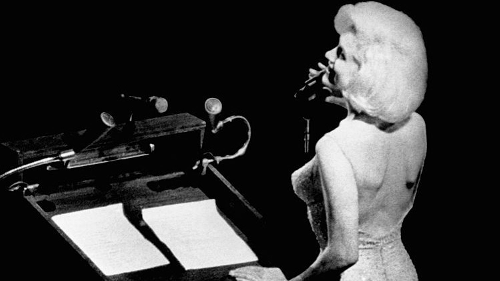 Marilyn Monroe chante "Happy Birthday" au président Kennedy