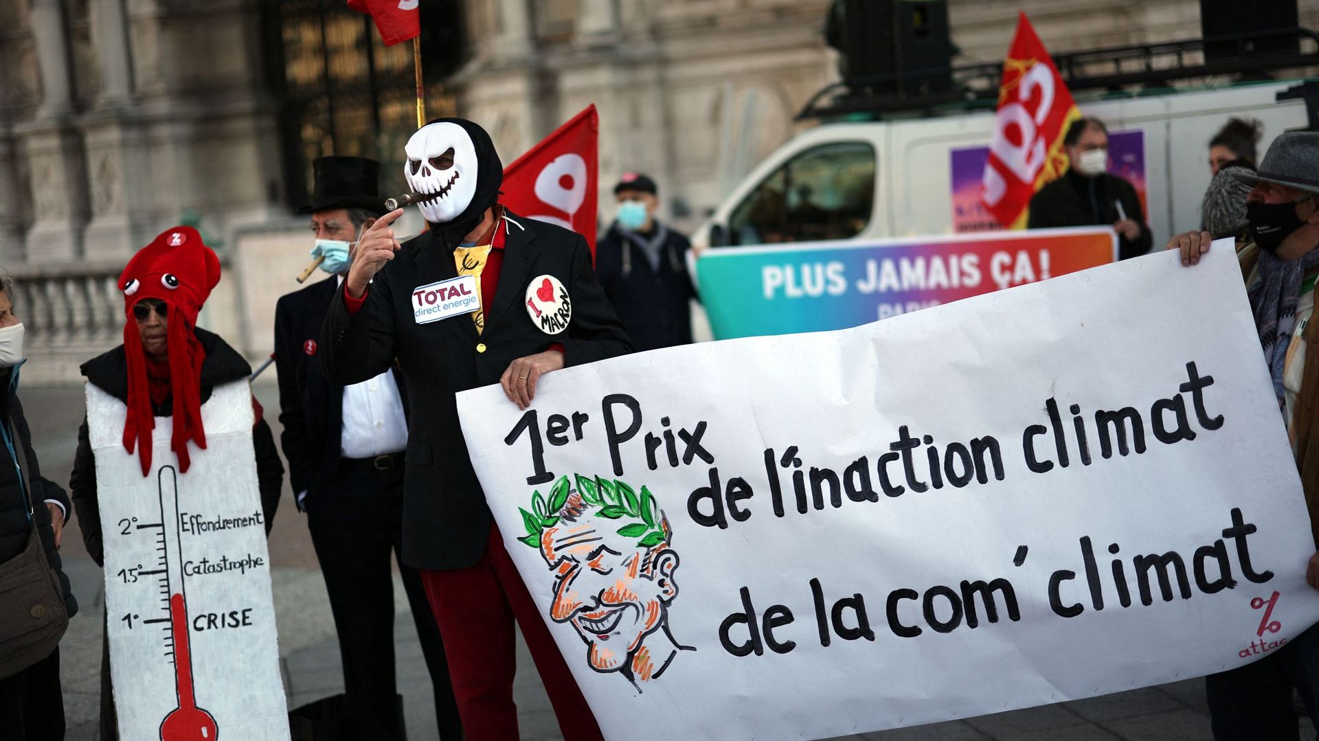 Plusieurs militants de la CGT ont manifesté à Paris critiquant "l’inaction" du président français Emmanuel Macron.