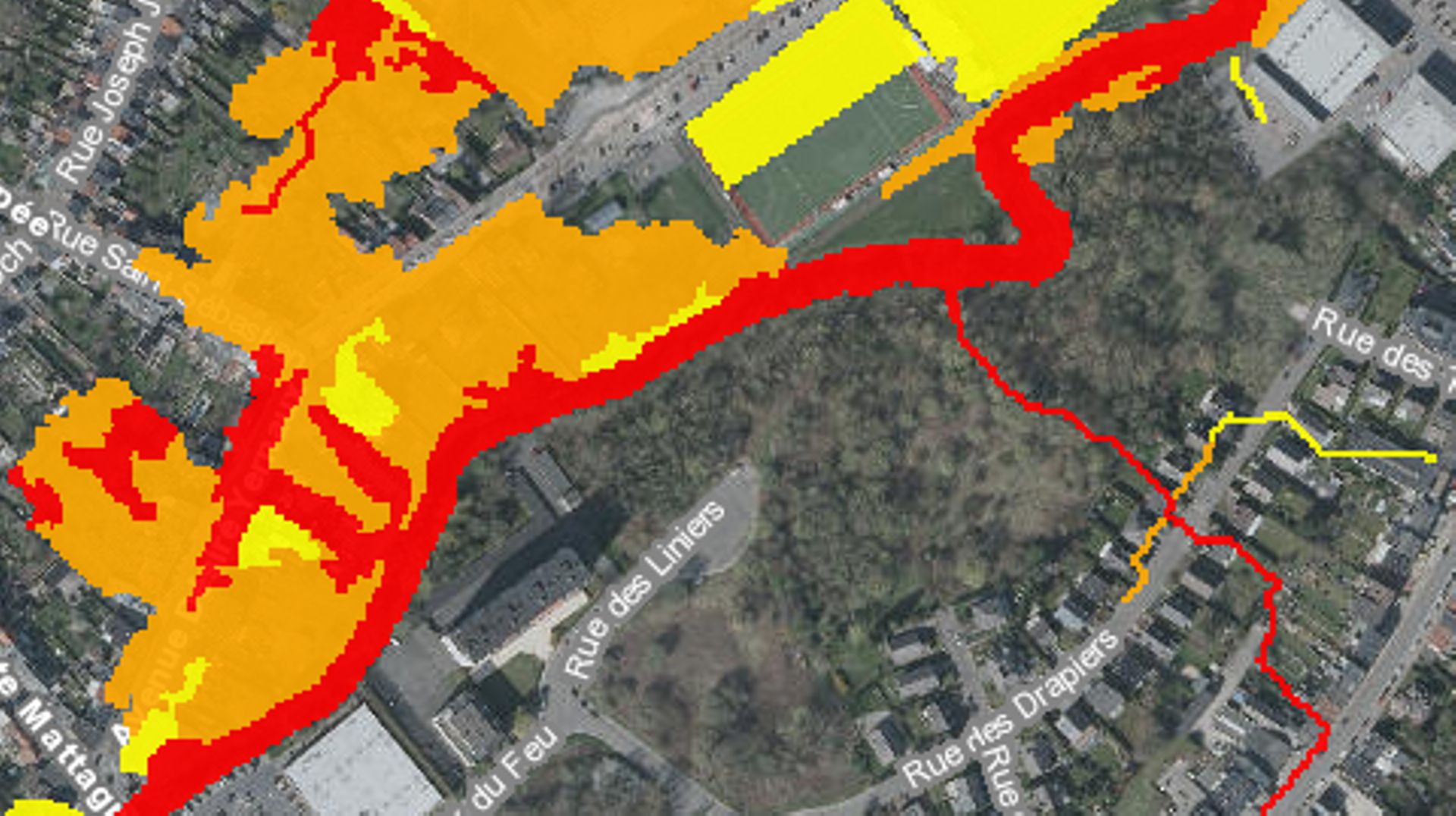 Aléa d’inondation par débordement de cours d’eau ou ruissellement. De risque faible (en jaune) à risque élevé (en rouge). Le site de "Rive Verte" n’est pas inondable. Il n’en va pas de même sur l’autre berge de la Dyle.