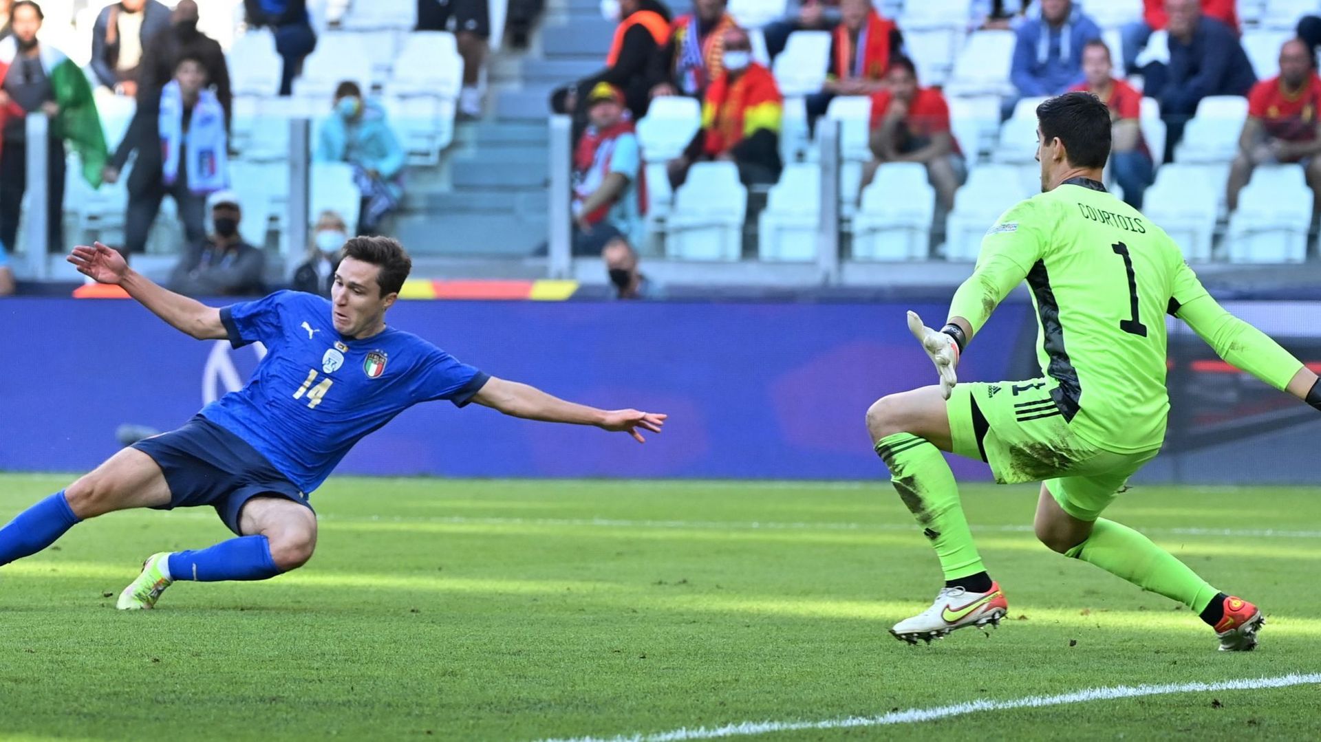 Nations League 2021,  le gardien belge Thibaut Courtois encaisse un but face à l'Italien Federico Ciesa