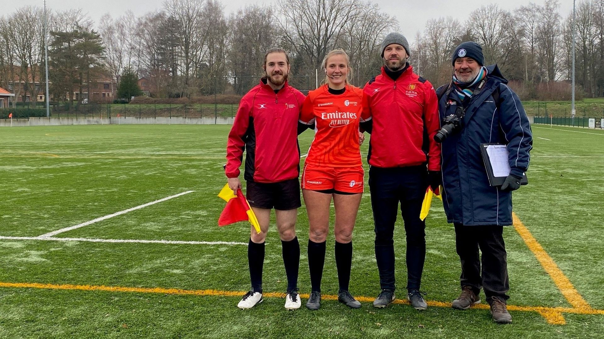 L’arbitre, ses assistants et son coach.