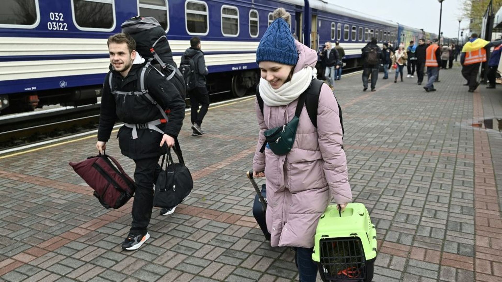 Des passagers arrivent sur le quai de Kherson, le 19 novembre 2022