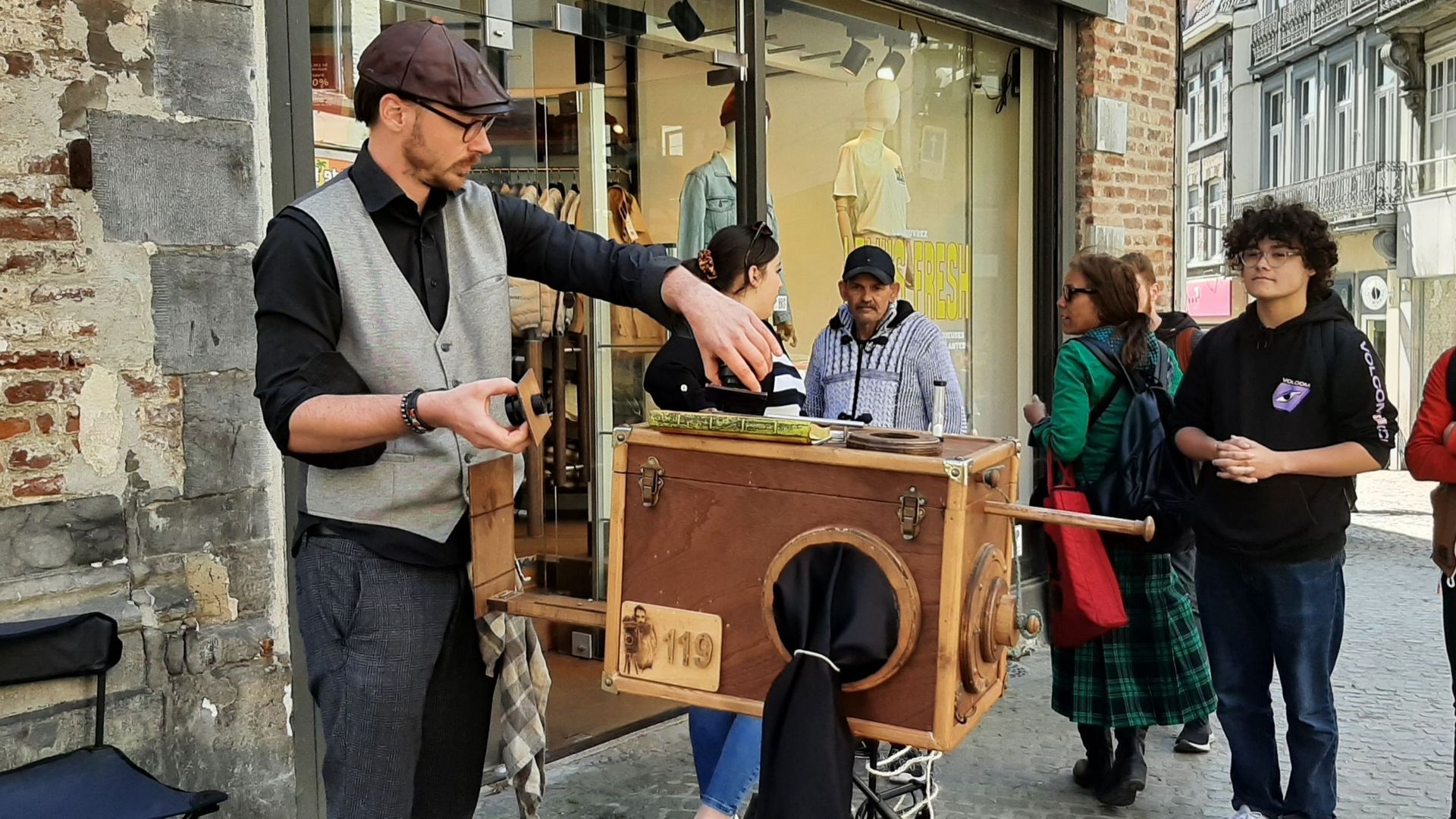Benoit s’installe. La photo redevient un art lent.