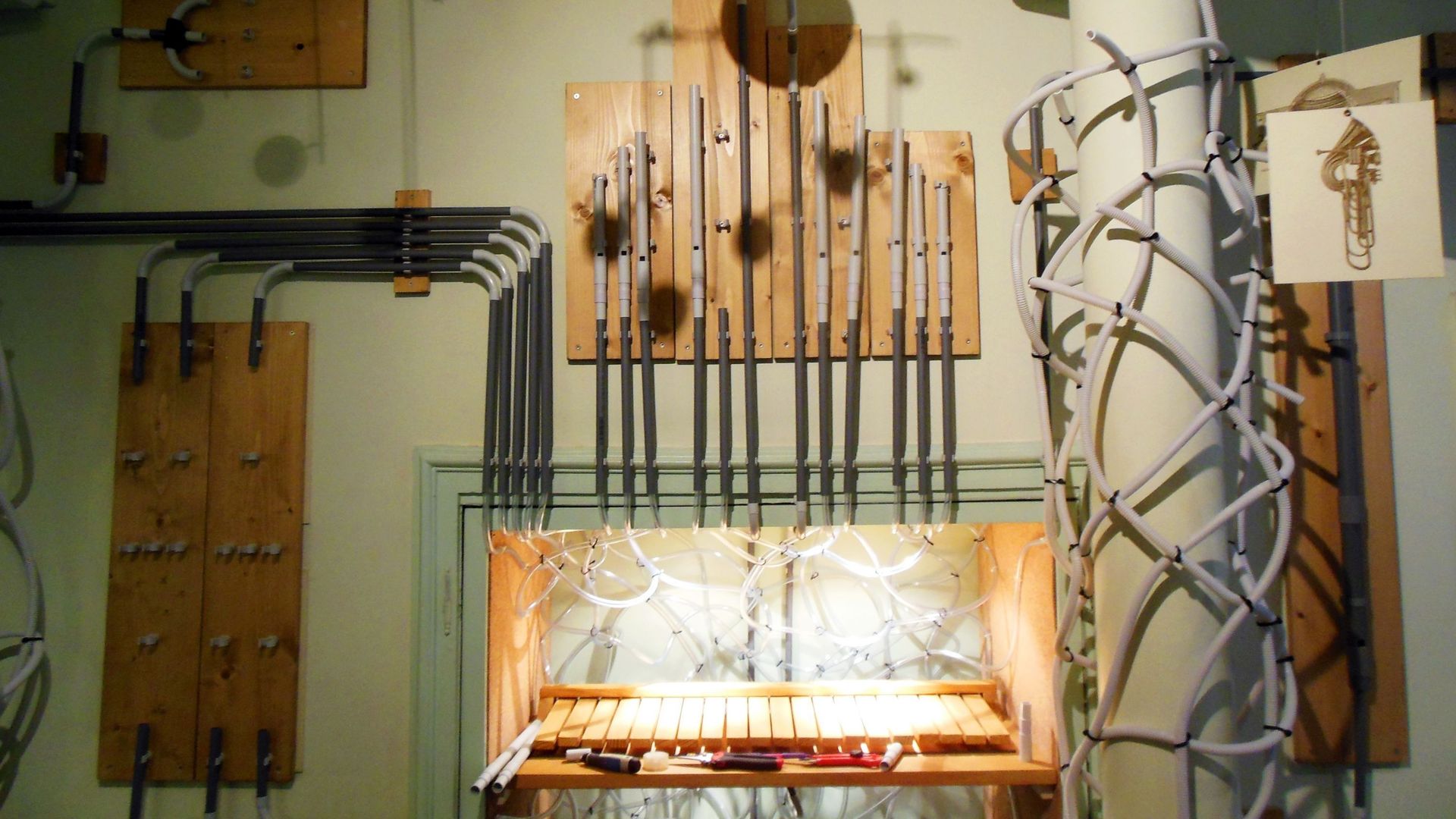 Un des instruments "sauvage" de la Maison de la pataphonie.