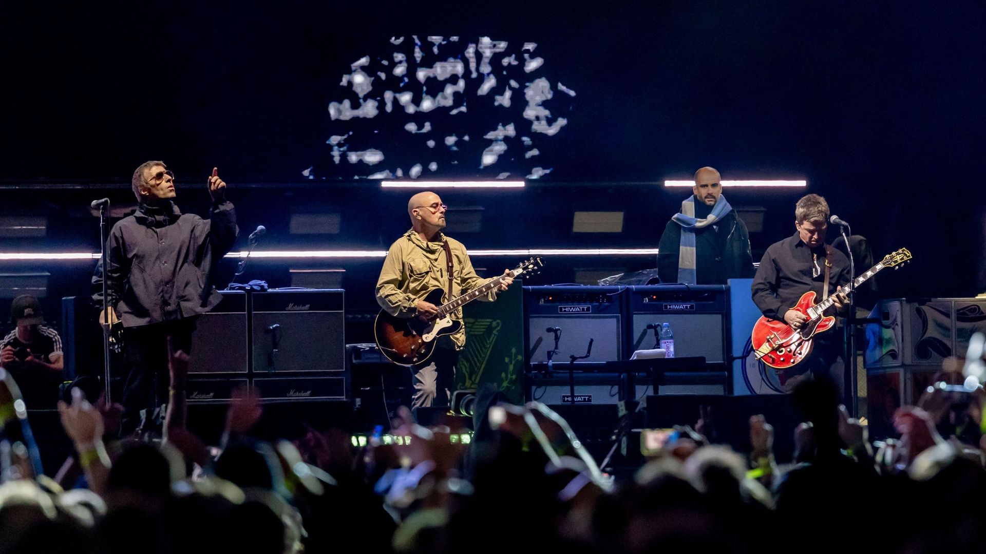Quel guitariste remplacera Bonehead pour la tournée restante d'Oasis ?