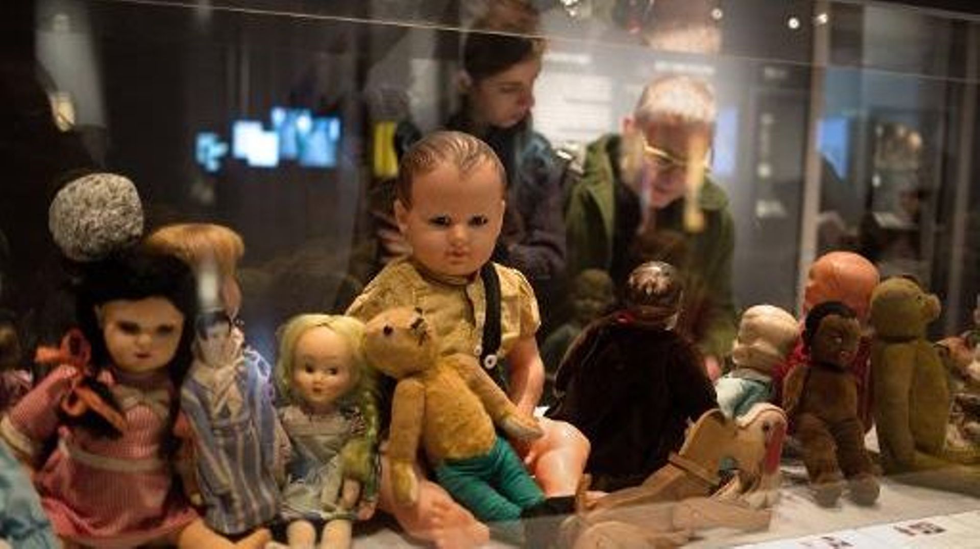 Une exposition raconte l'enfance sous l'Holocauste - RTBF Actus