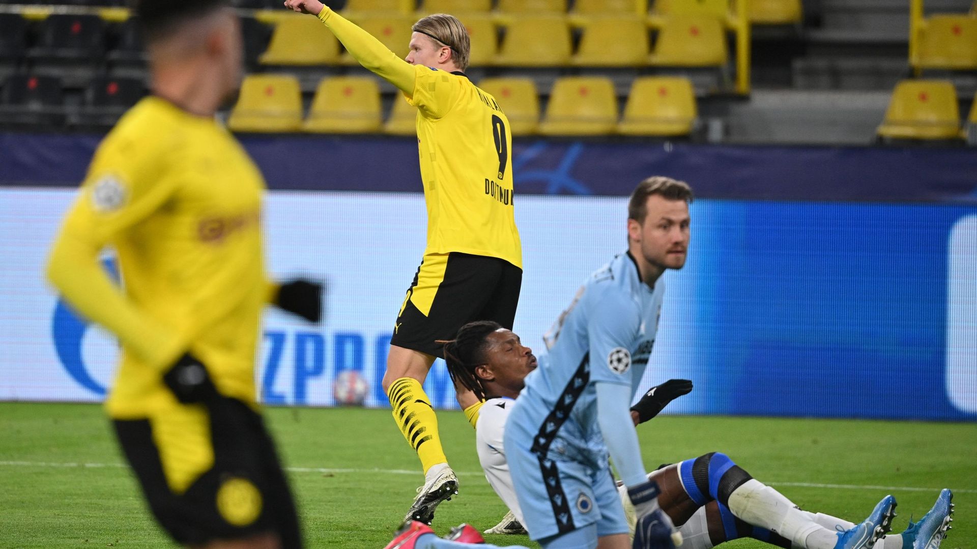 A la mi-temps, Dortmund mène 2-0 contre Bruges.