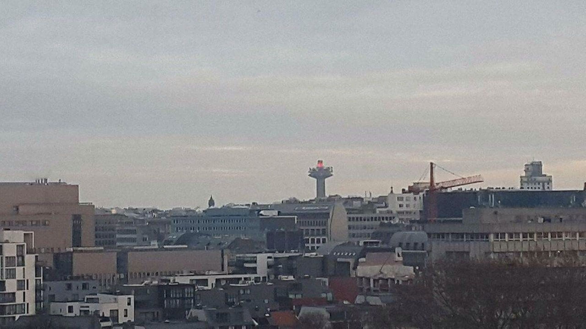 Un incendie au sommet de la tour Reyers? Voici quelques explications ...