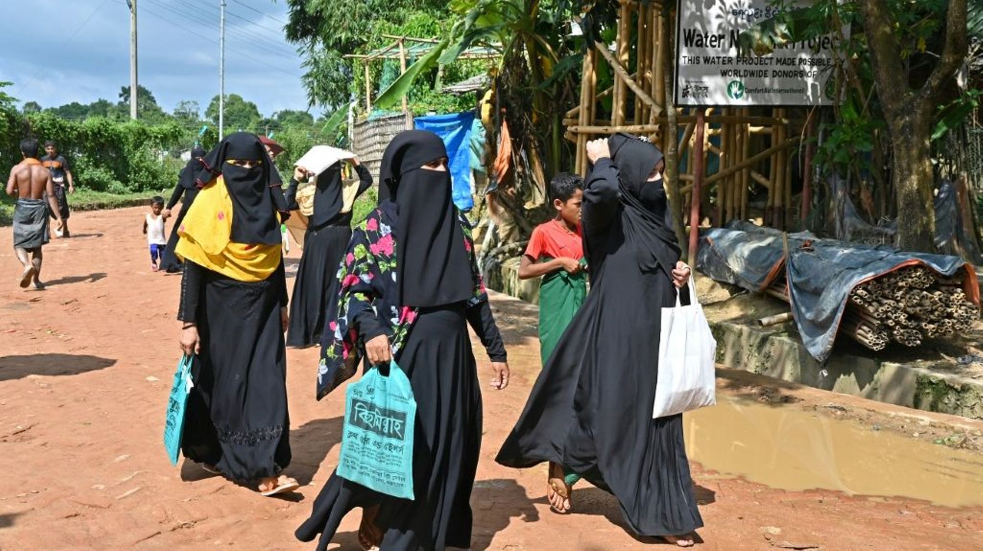 Des réfugiées rohingyas dans le camp de Kutupalong, au Bangladesh, le 28 septembre 2022