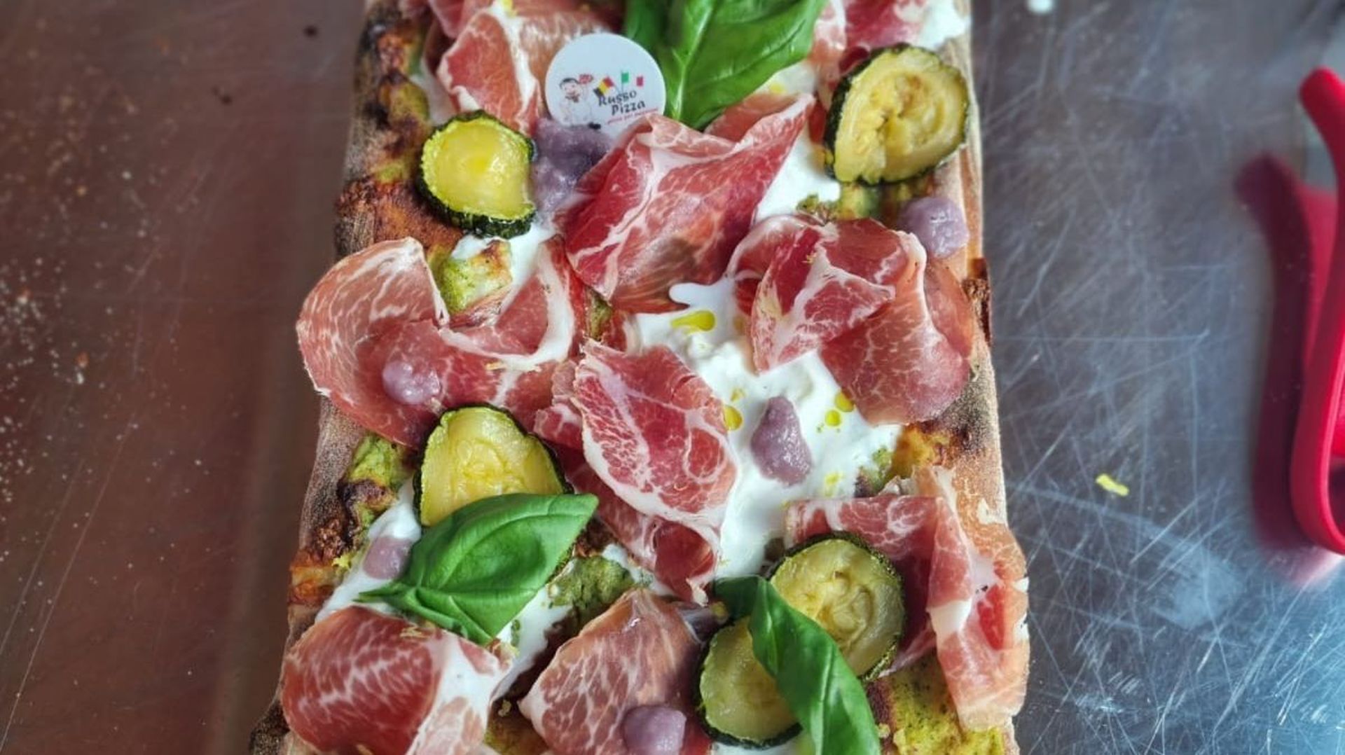 A Louviérois riceve il premio come miglior pizzaiolo del Belgio dopo una competizione mondiale in Italia
