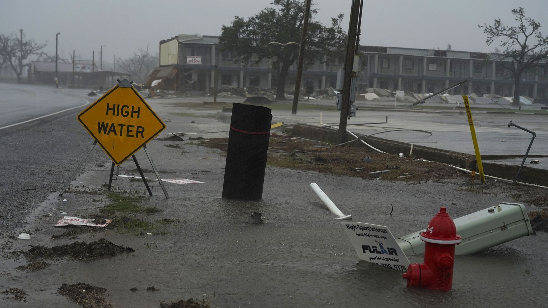 L'ouragan Delta a atteint vendredi en début de soirée les côtes de la Louisiane.