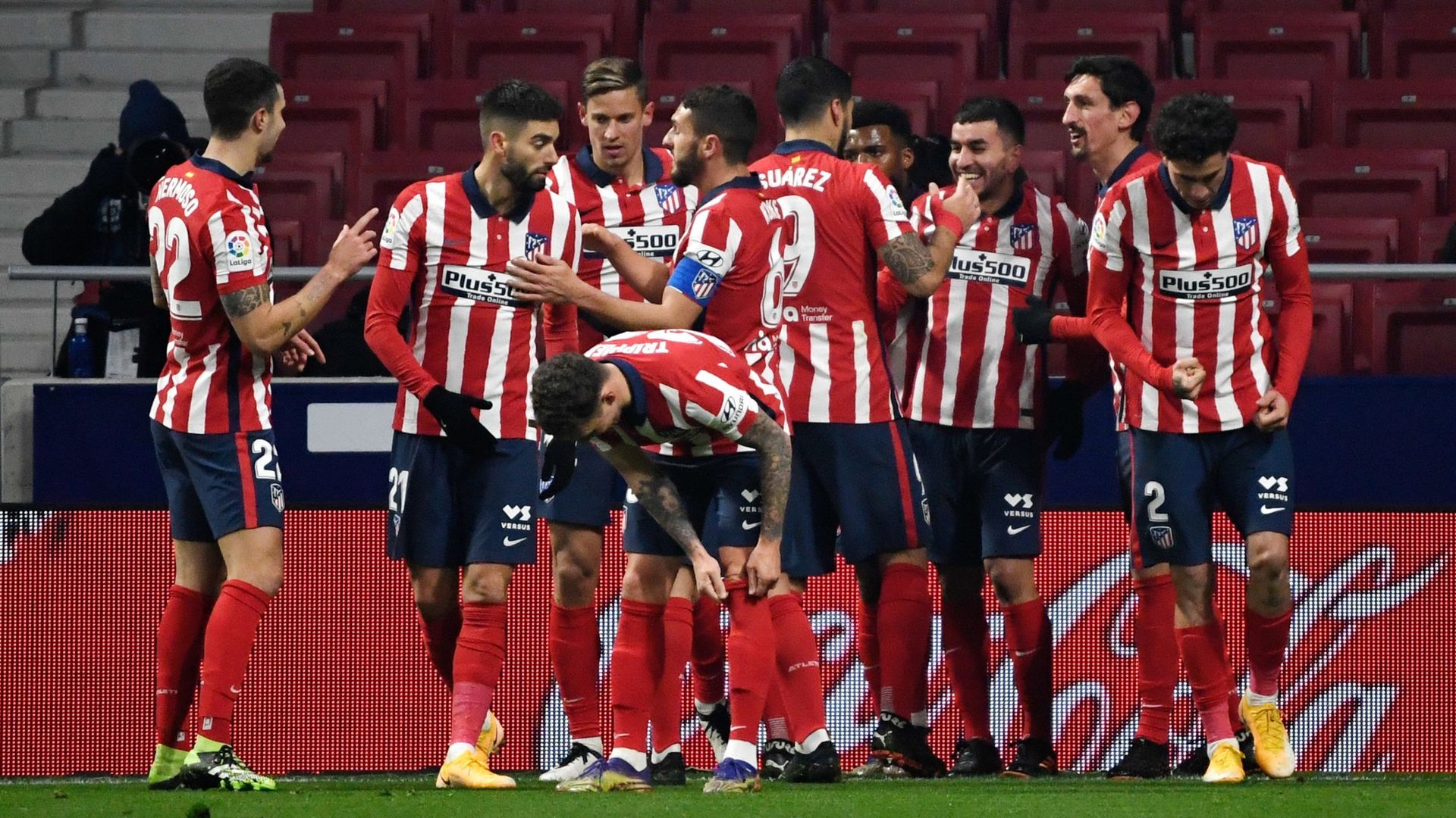 L'Atlético Madrid, avec Carasco, domine Séville (2-0) et prend le large en tête de la Liga.