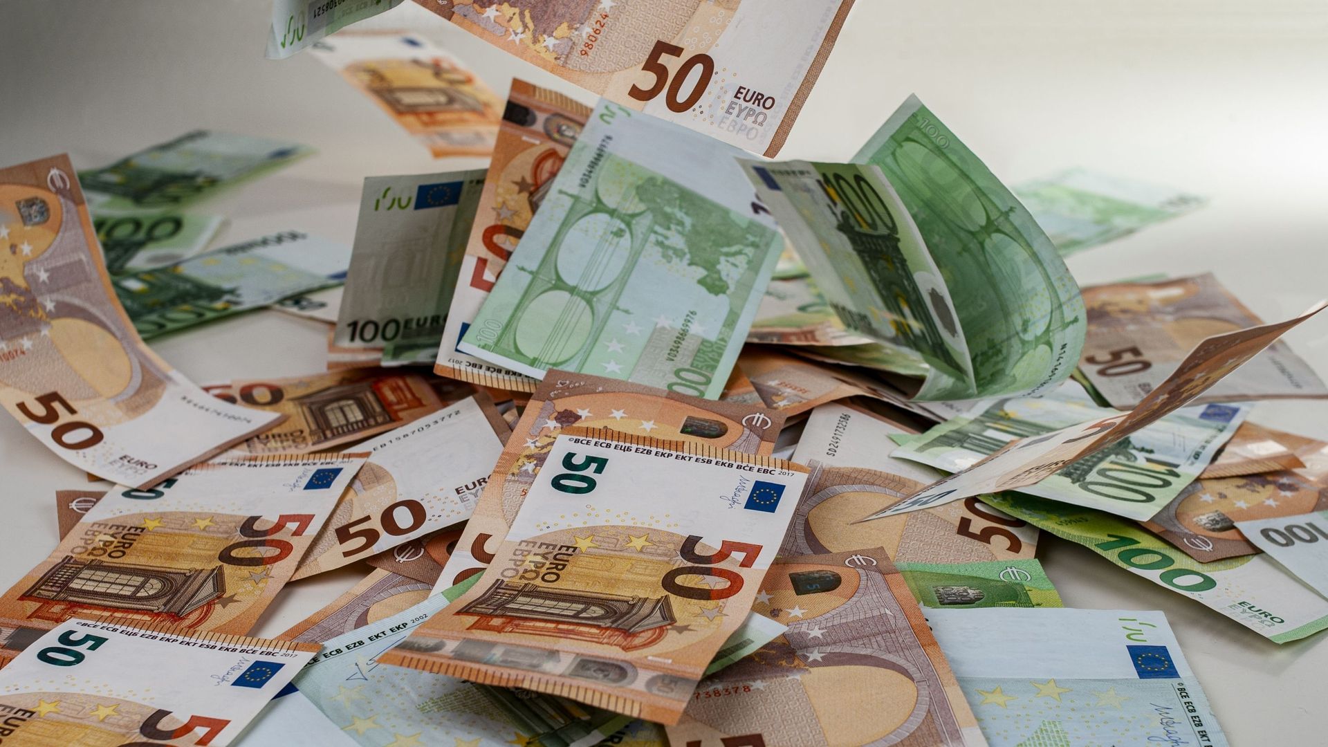 Comment réduire la dette ? "Respecter l’environnement, c’est nécessaire pour maîtriser les finances publiques"