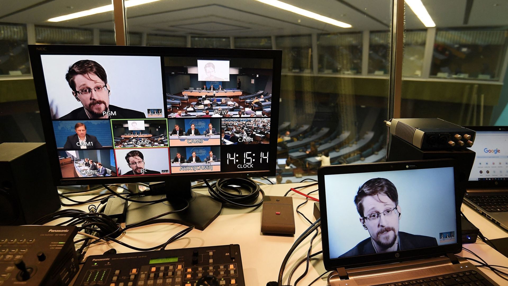 Edward Snowden, l’homme qui a ouvert les yeux du monde sur les agences de renseignement.