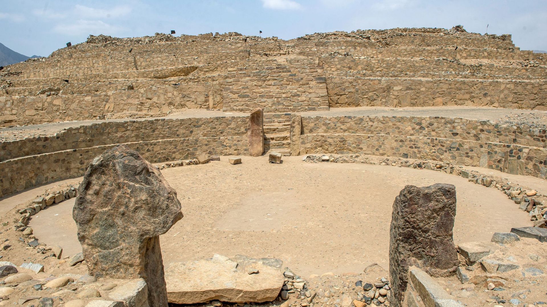 Pérou: Caral, cité archéologique vieille de 5000 ans, menacée par des constructions illégales