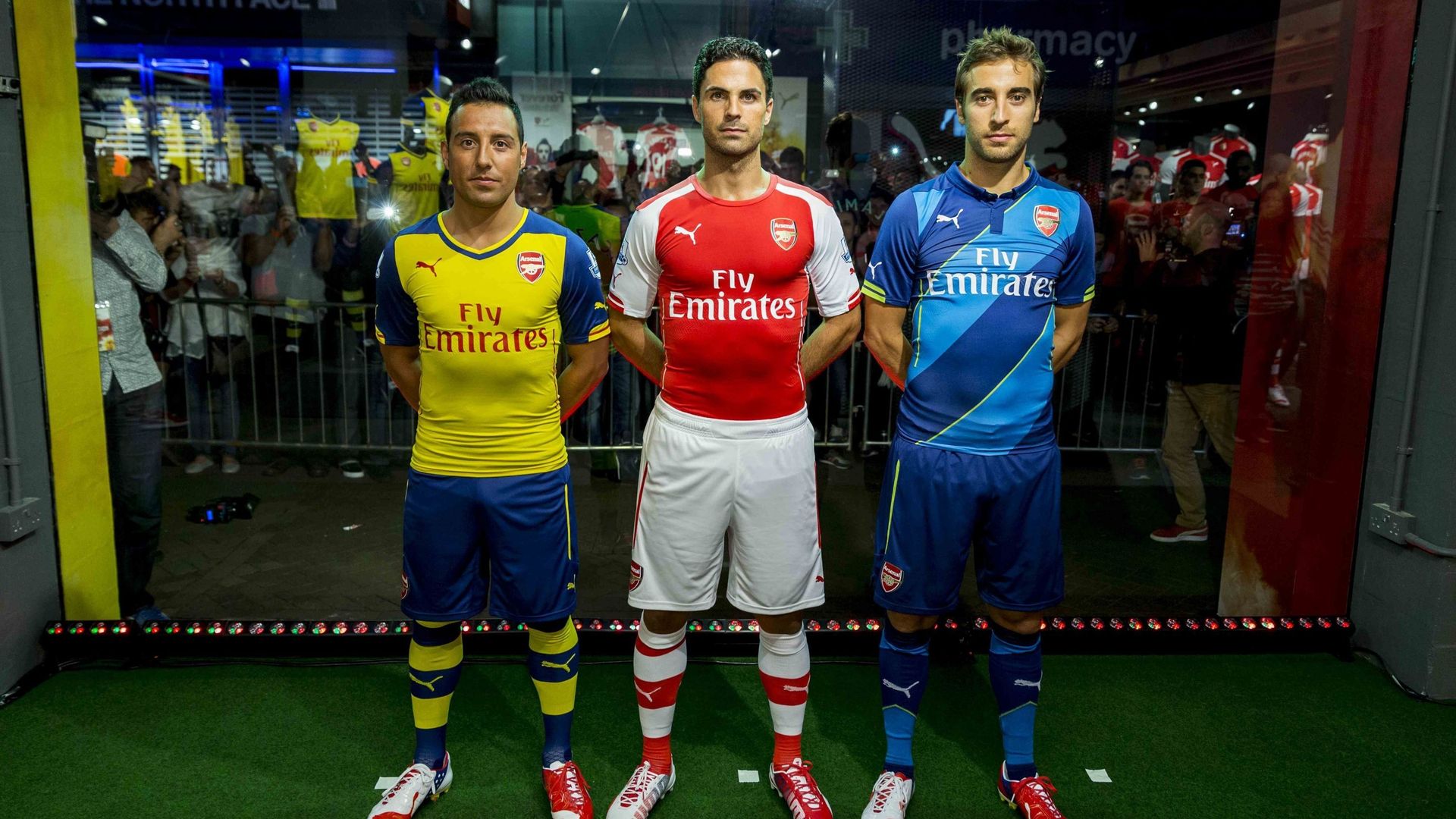 PHOTOS : Le nouveau maillot extérieur d'Arsenal dévoilé