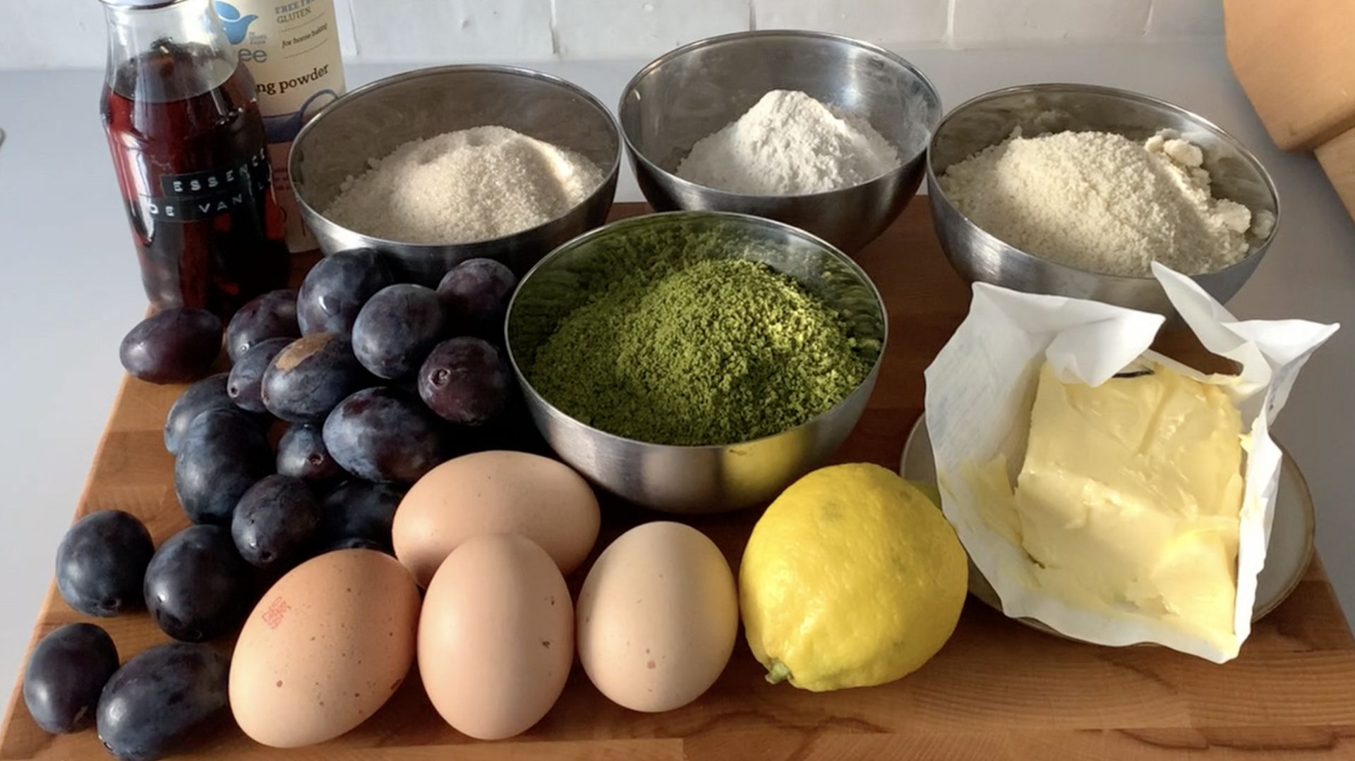 Gâteau moelleux prunes-pistaches : ingrédients