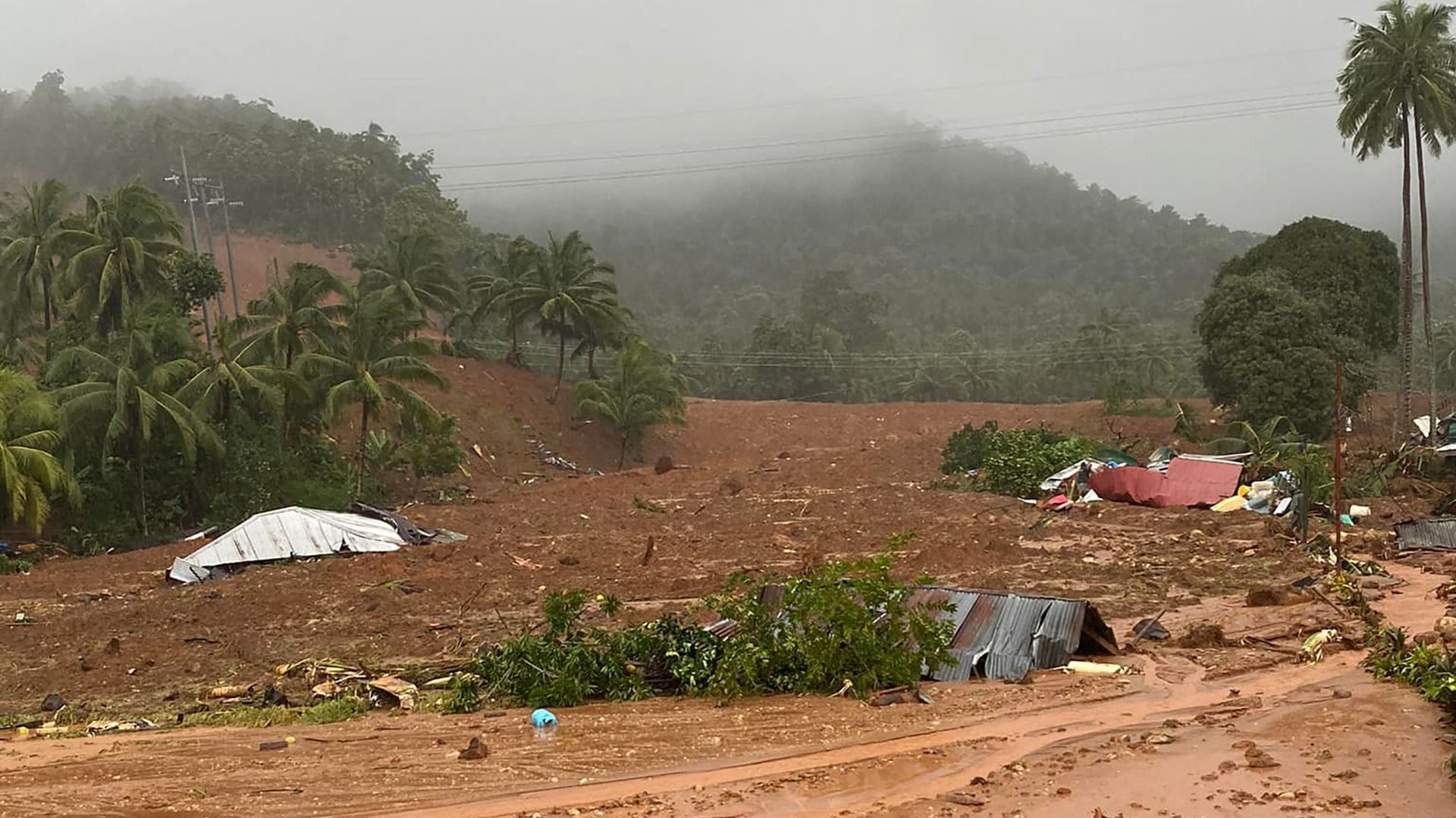 Glissement de terrain dans le village de Bunga, dans le sud des Philippines, suite aux fortes pluies provoquées par la tempête tropicale Agaton.