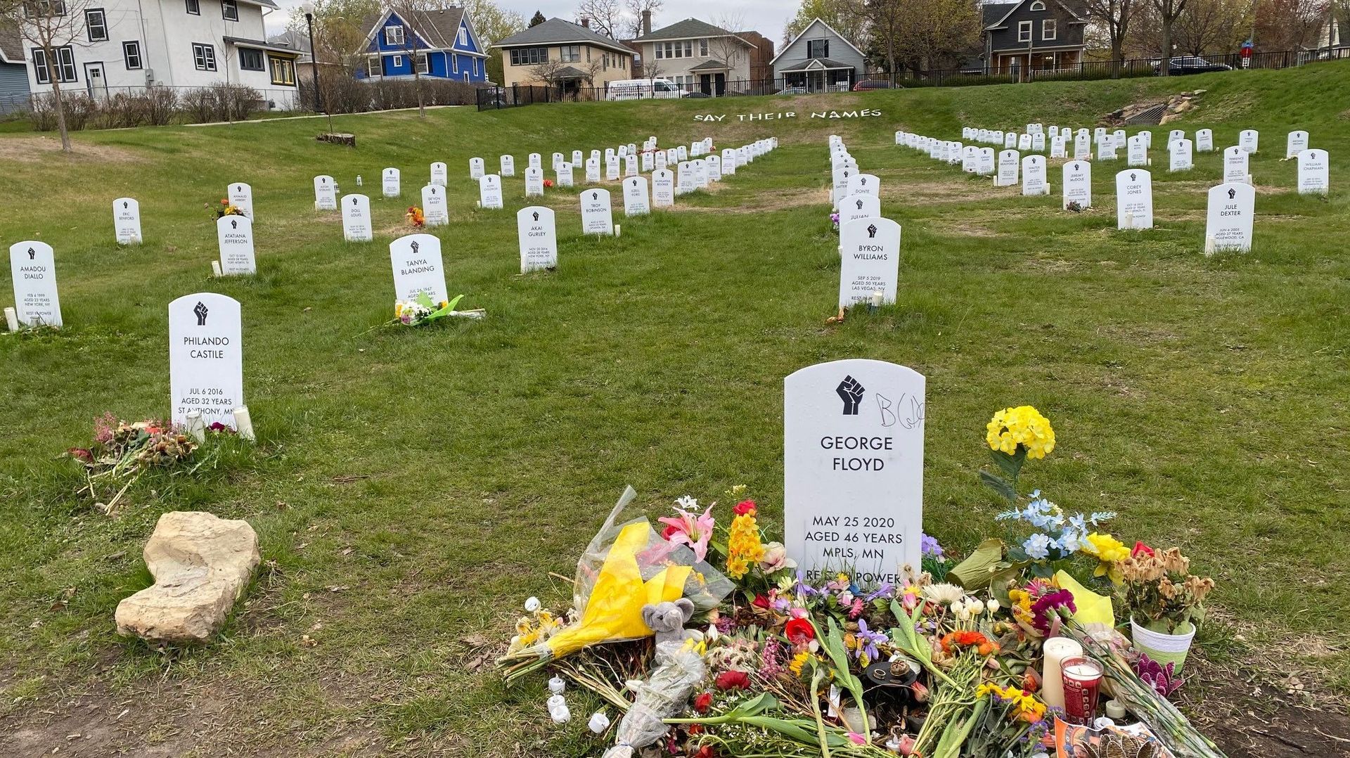 Le cimetière symbolique "Say their names" à Minneapolis