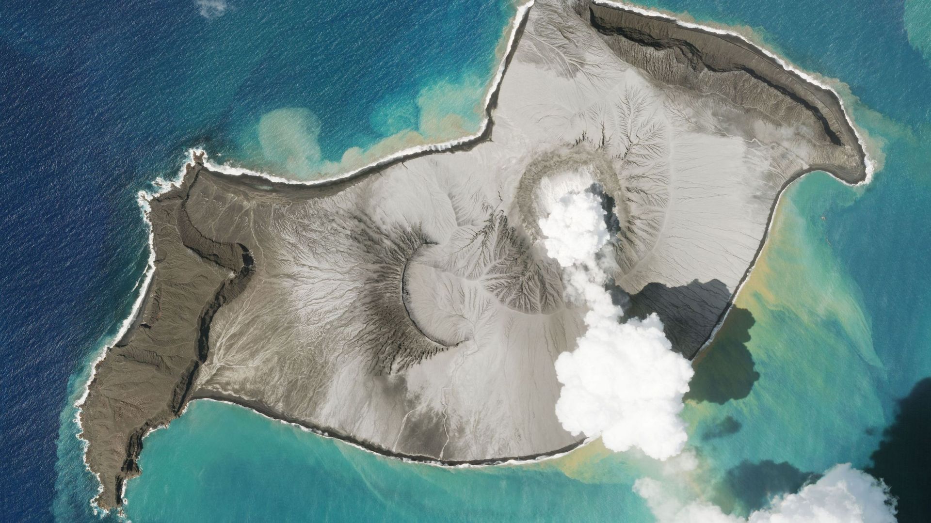 Photo prise le 7 janvier 2022 au-dessus du volcan Hunga Tonga-Hunga Haʻapai 