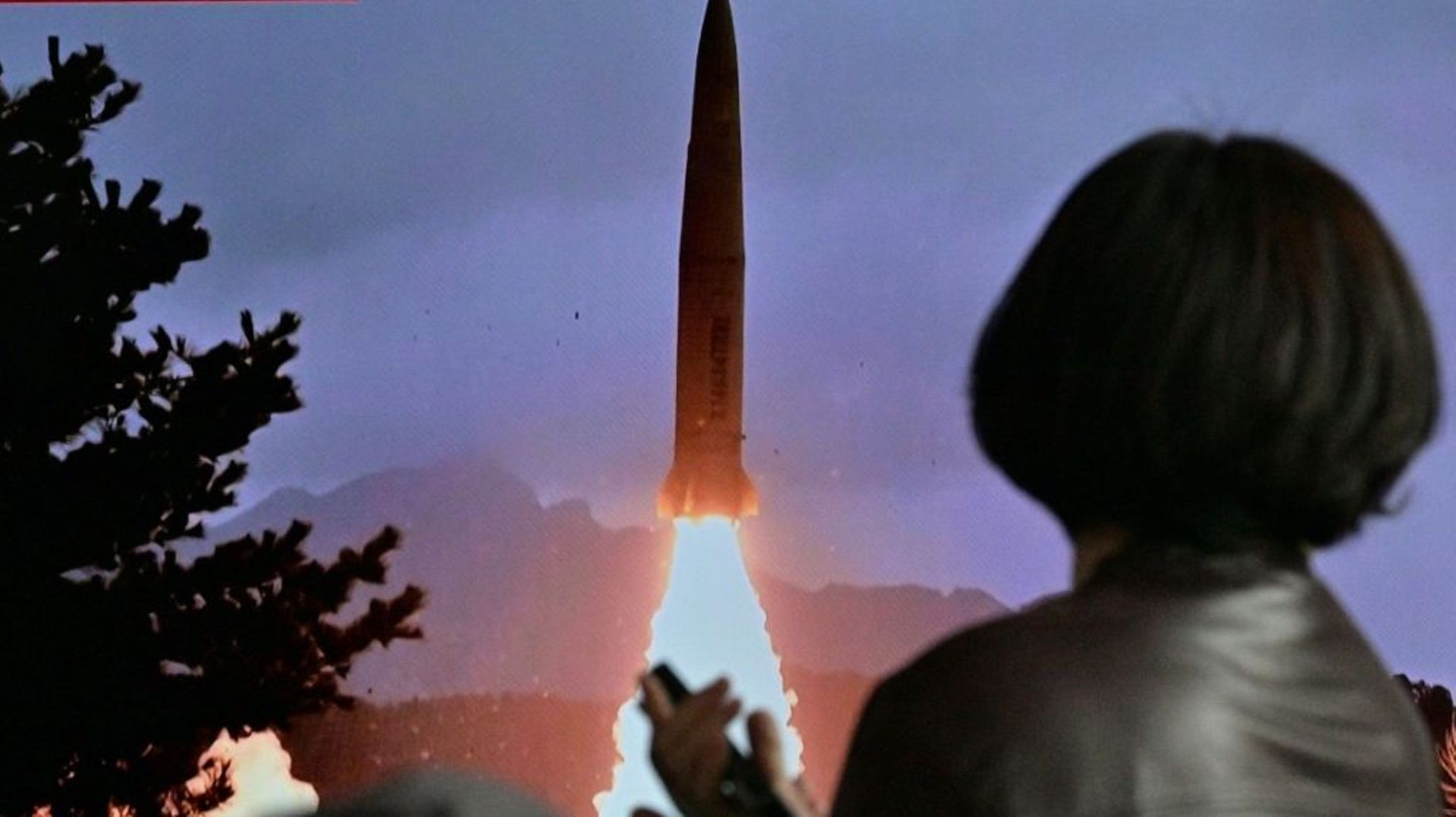 Images d’un précédent tir de missile nord-coréen, diffusées à la télévision sud-coréenne, à Séoul, le 19 mars 2023