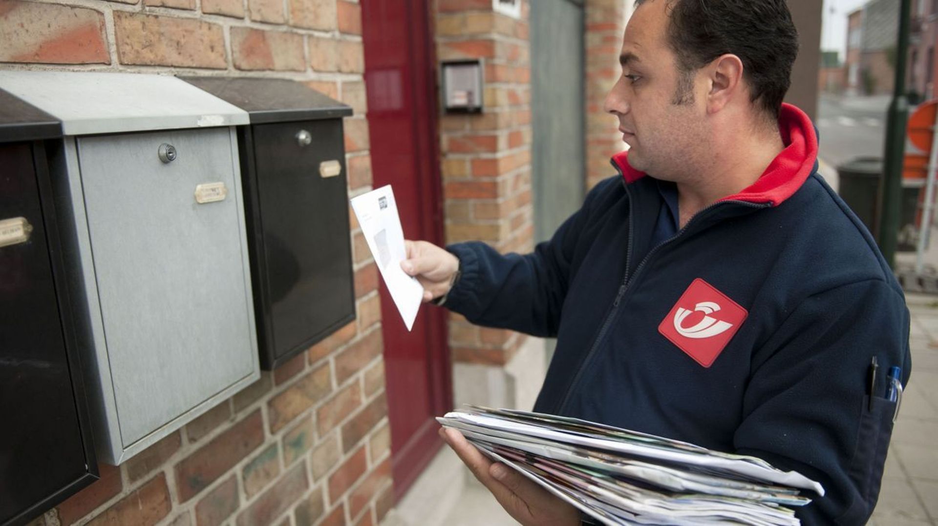 Bruxelles: bpost modifiera un algorithme pour mieux communiquer aux ...
