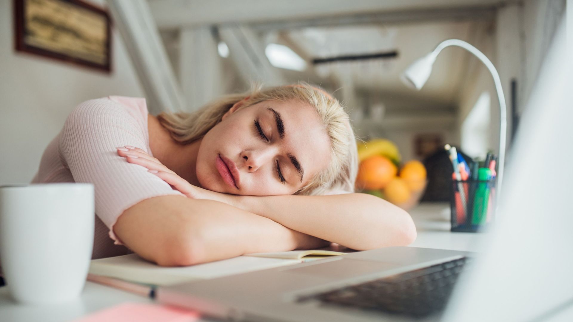 Des chercheurs ont montré que certains comportements quotidiens, comme les siestes, pourraient contribuer à l'augmentation du risque de dépression.