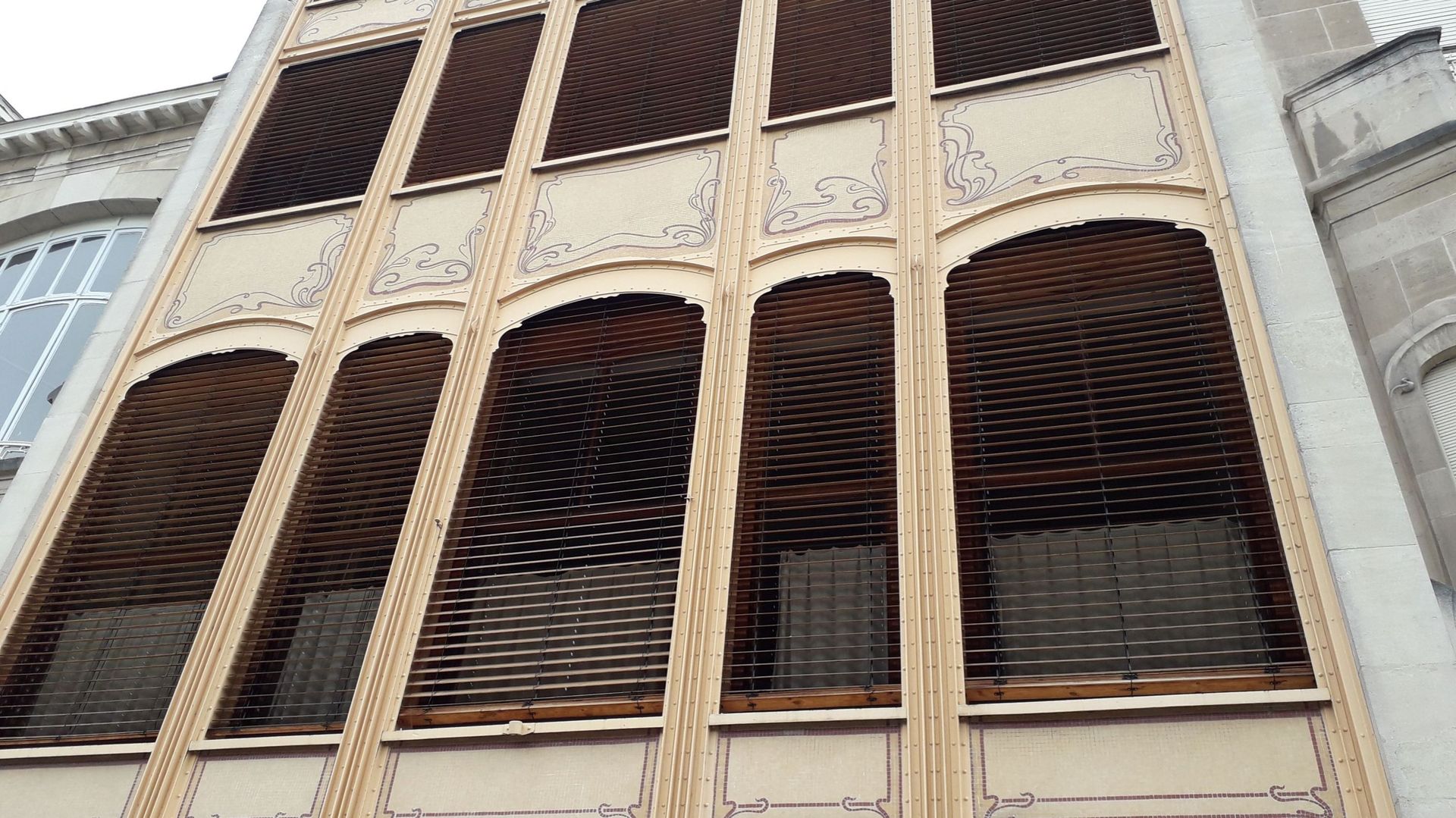 Hôtel Van Eetvelde, façade bâtiment central