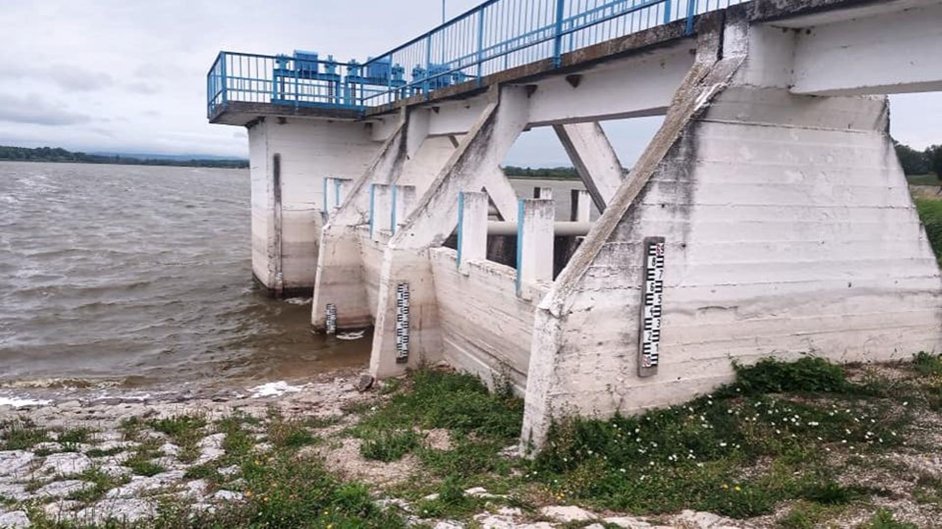 Il manque au moins 80 cm d’eau