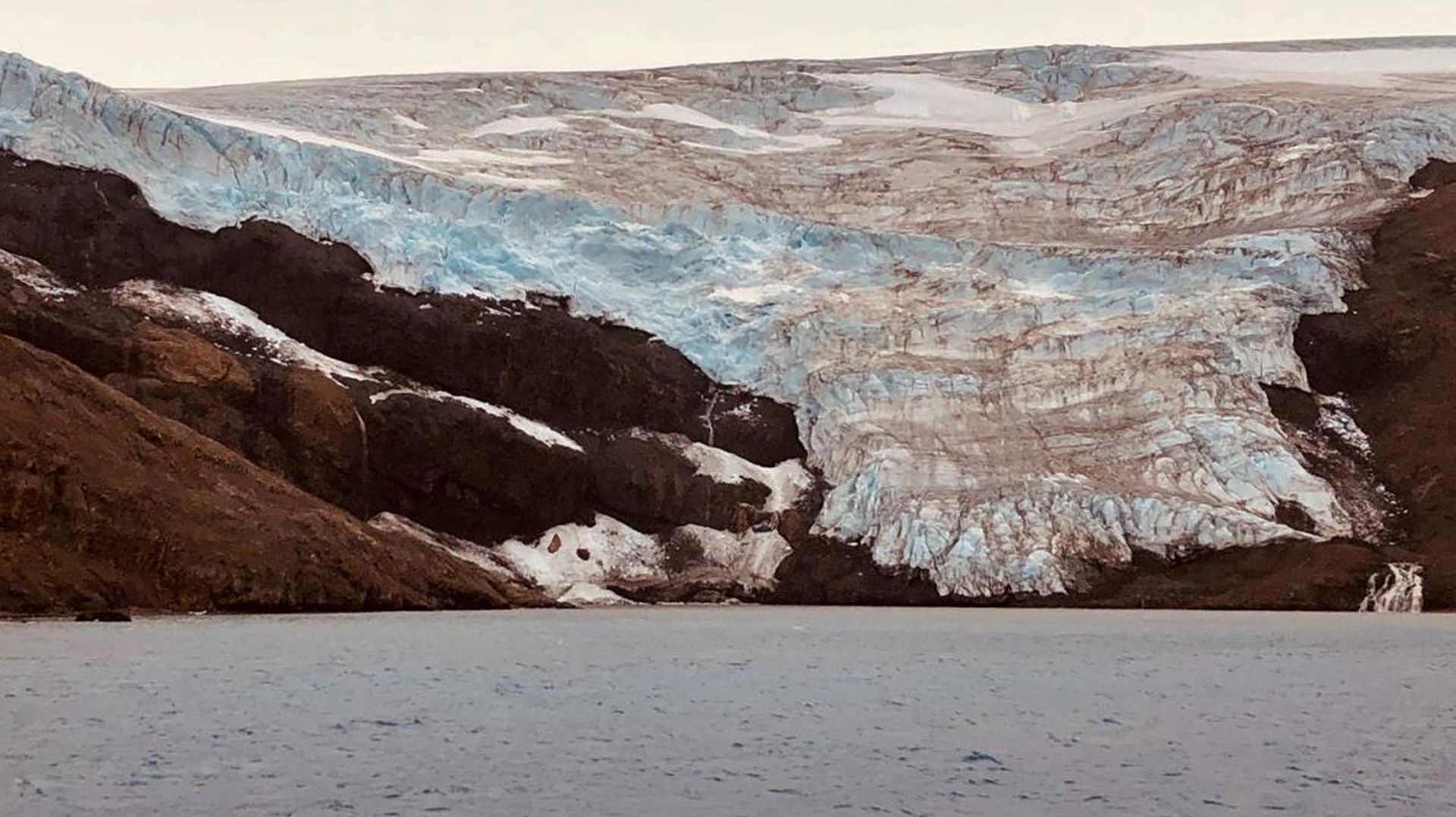 Réchauffement climatique: les glaciers de l'Antarctique se fissurent, de plus en plus vite
