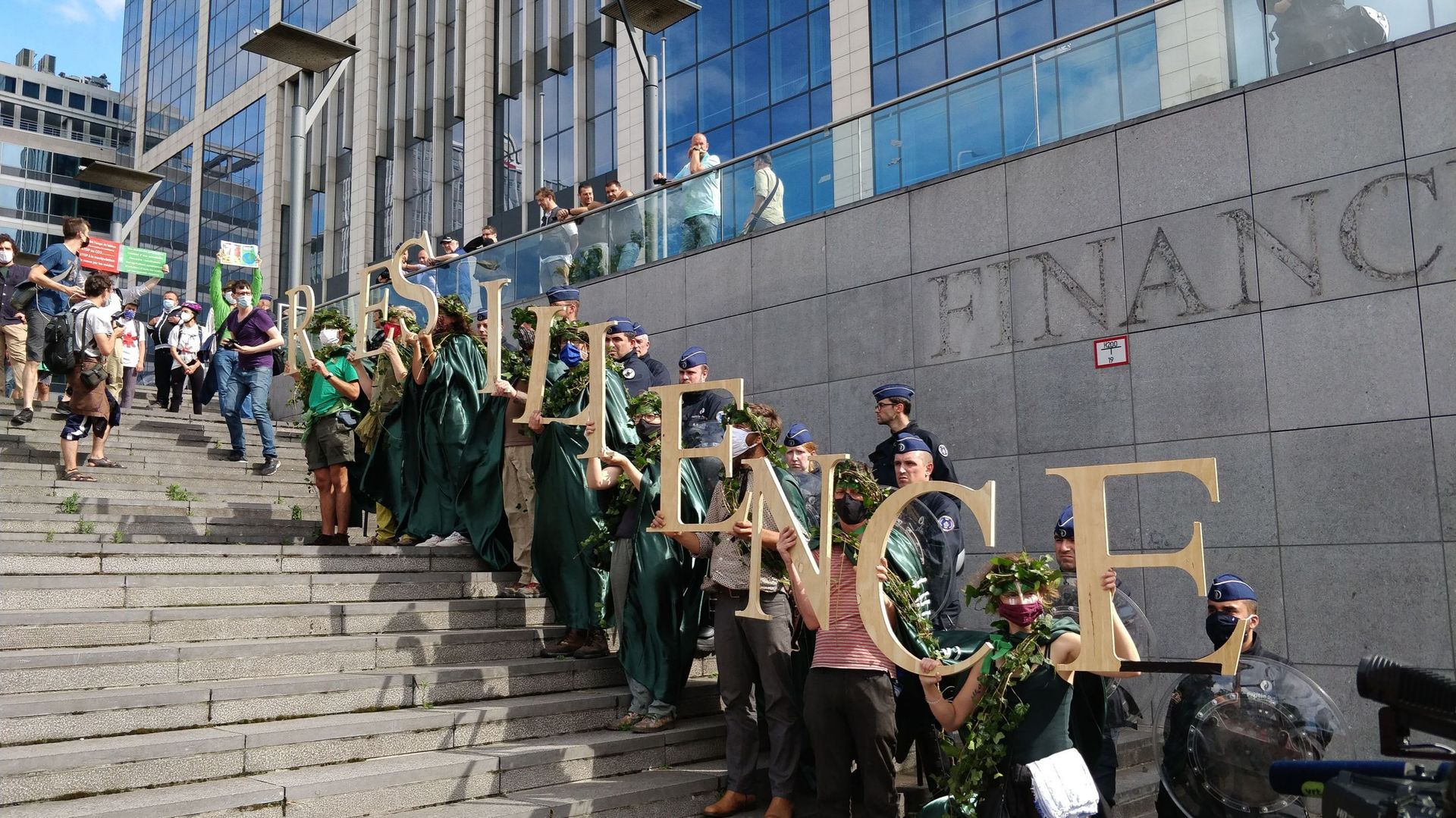 Les activistes veulent rebaptiser la Tour en "Resilience Tower"