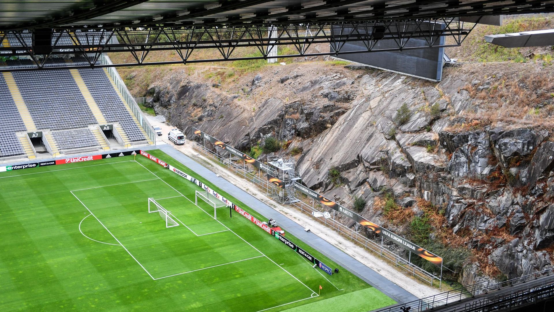 Le stade de Braga, taillé dans la roche