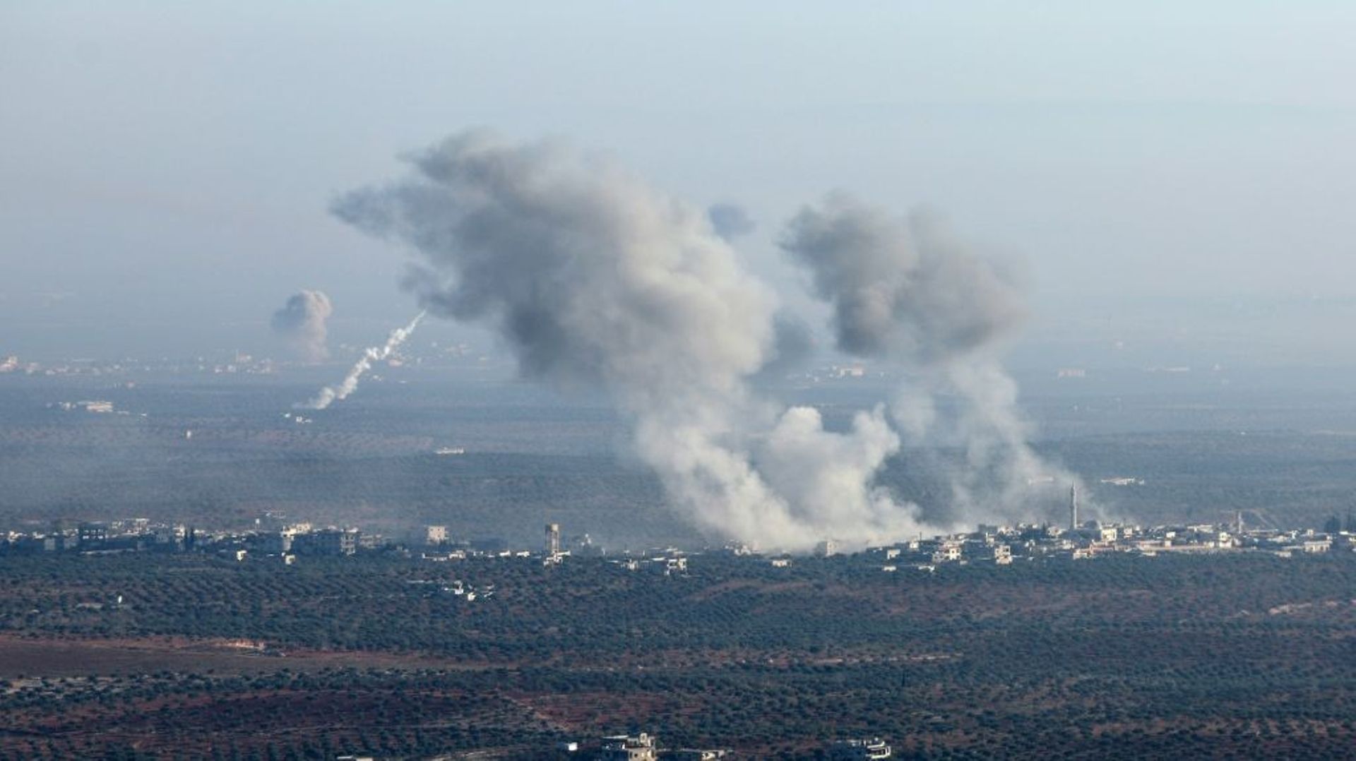 シリア：聖戦戦士がアレッポに入る中、ロシア軍が「過激派グループ」を爆撃