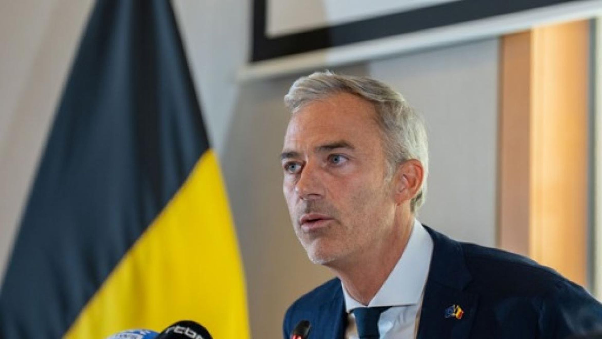 La table ronde rétrécit : Les Engagés n’iront pas non plus à la réunion organisée par De Gucht