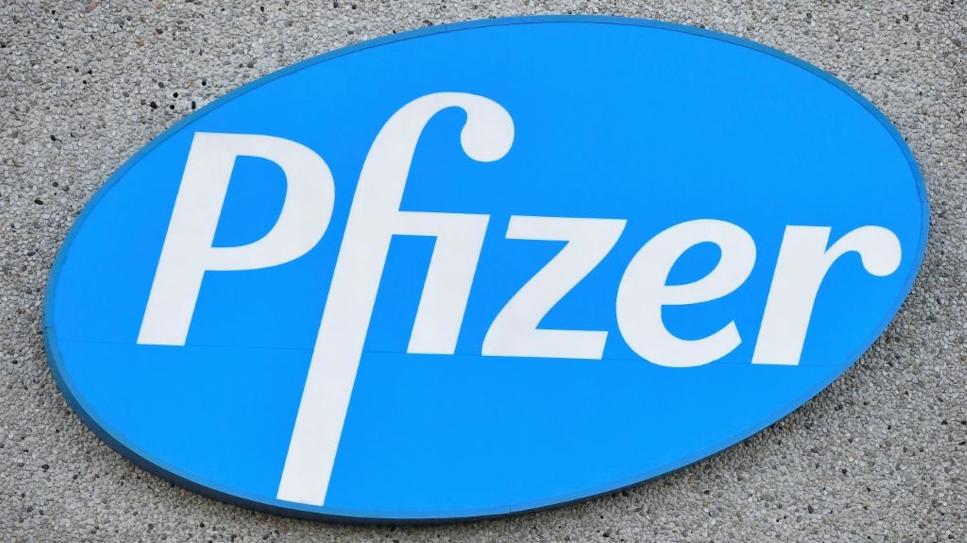 Logo de Pfizer le 22 décembre 2020 à Puurs en Belgique