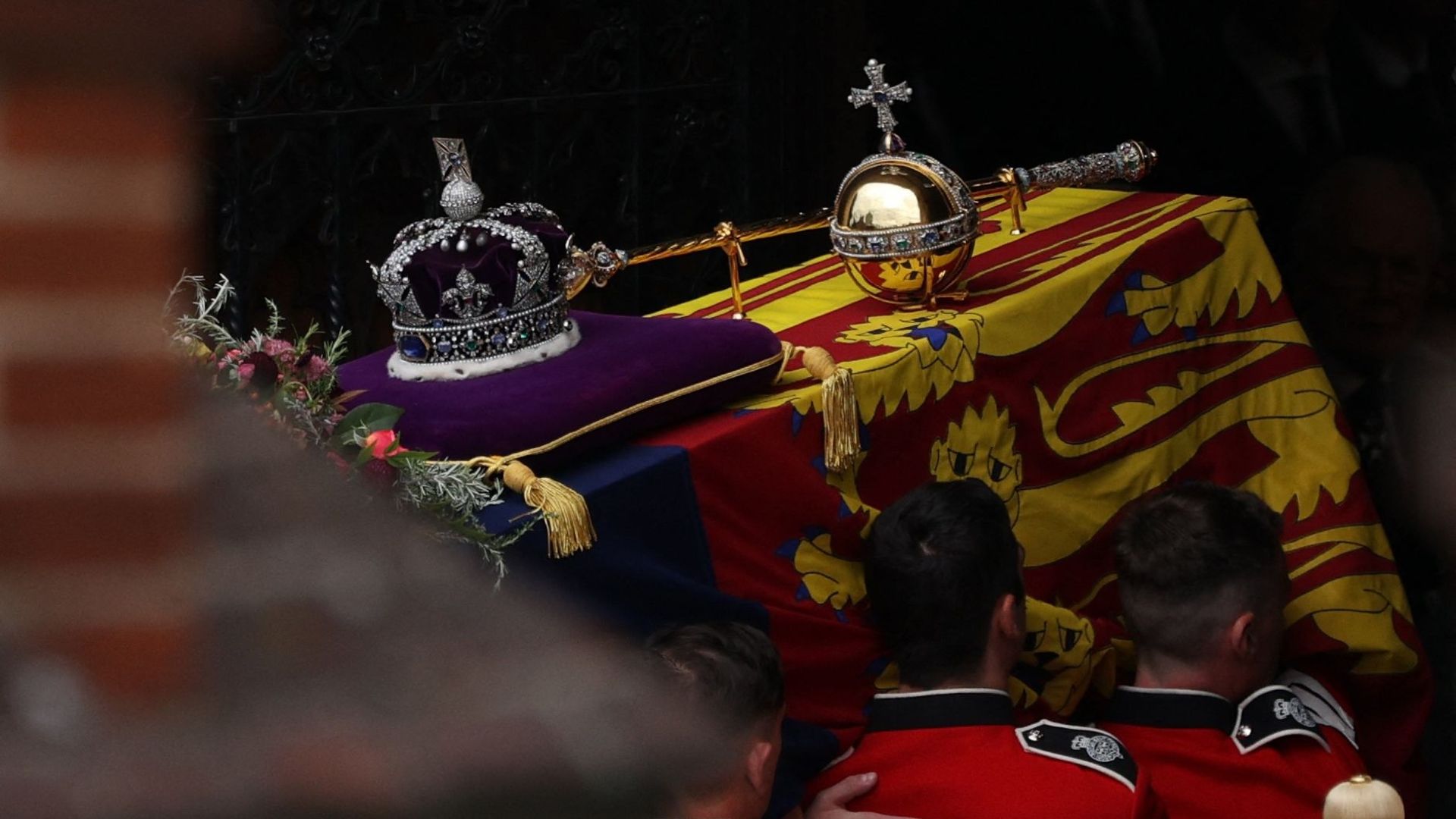 Couronnement de Charles III : couronnes, sceptres, trône, ces
