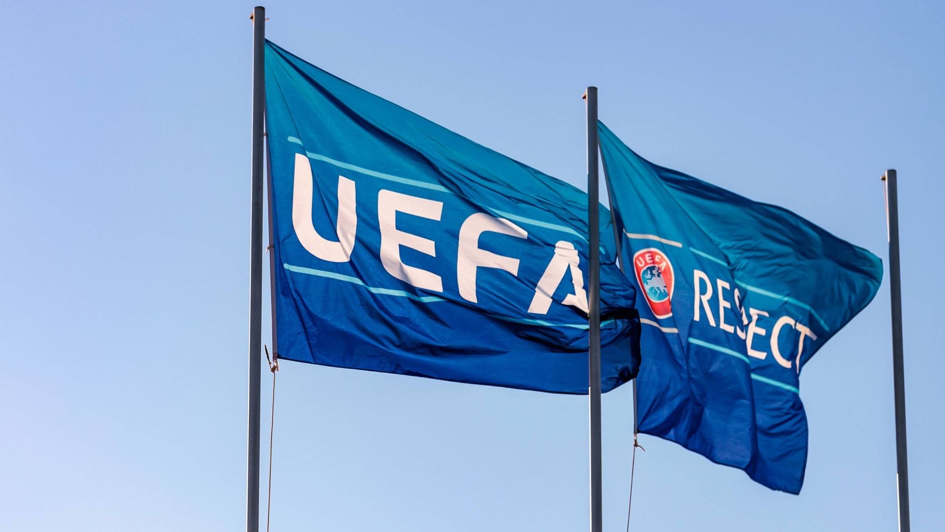 Drapeau avec le logo de l'UEFA