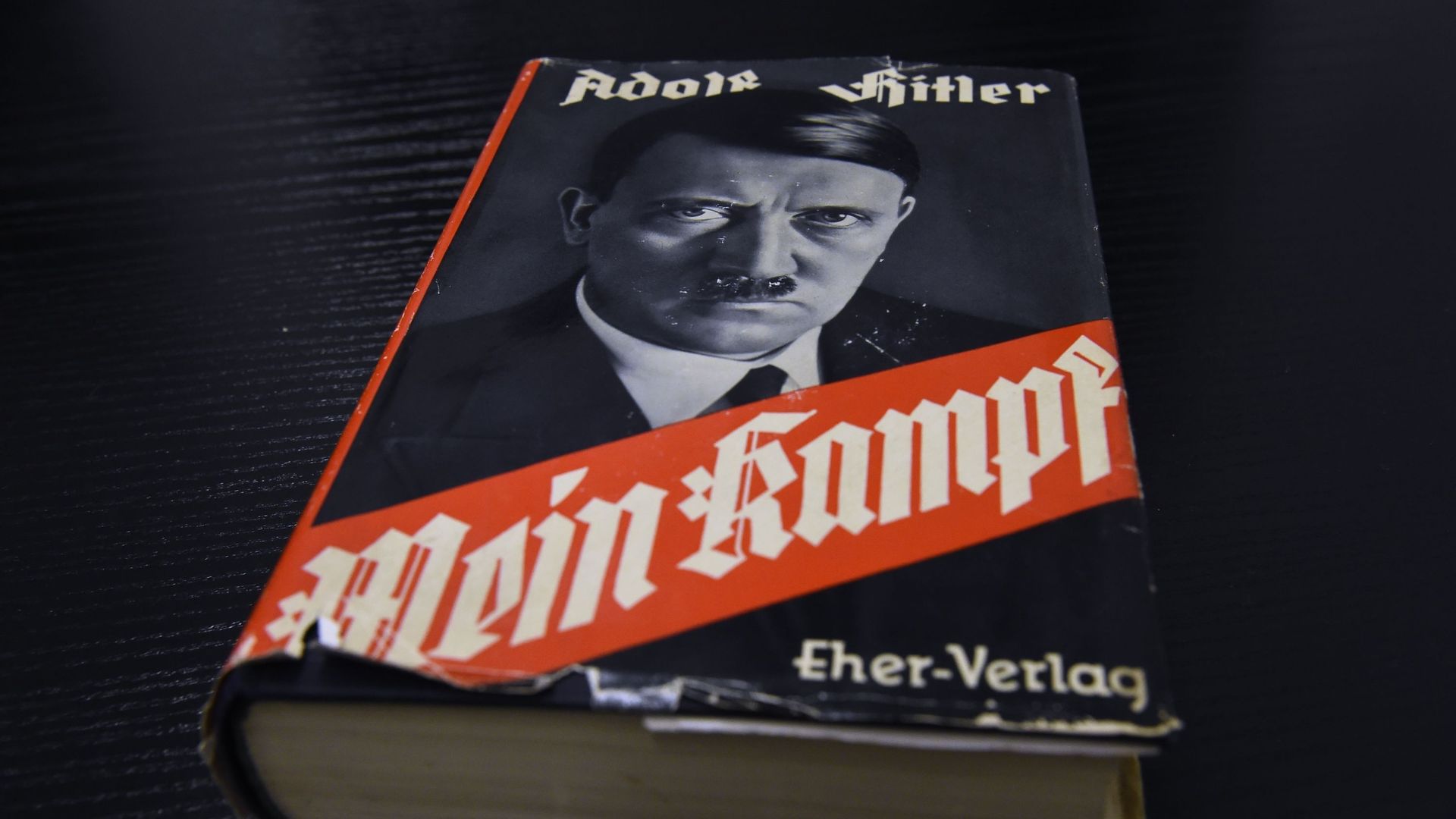 Réédition en France de Mein Kampf, une mission historique et