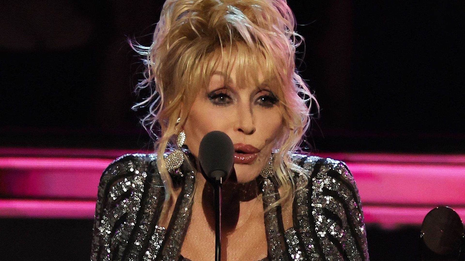 Décès de Carl Dean, époux plus que discret de Dolly Parton, à 82 ans - RTBF Actus