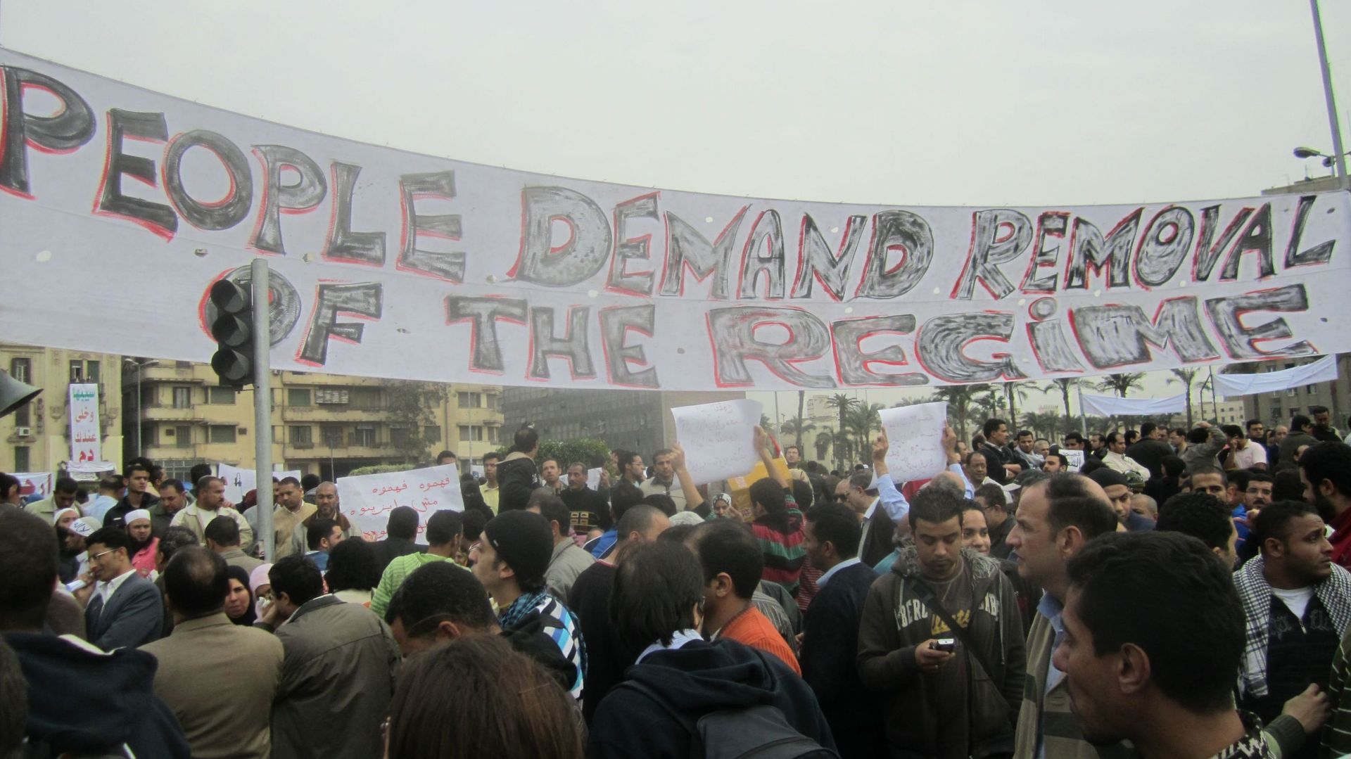 "Le peuple demande la chute du régime": le slogan martelé durant 17 jours finira par être entendu.