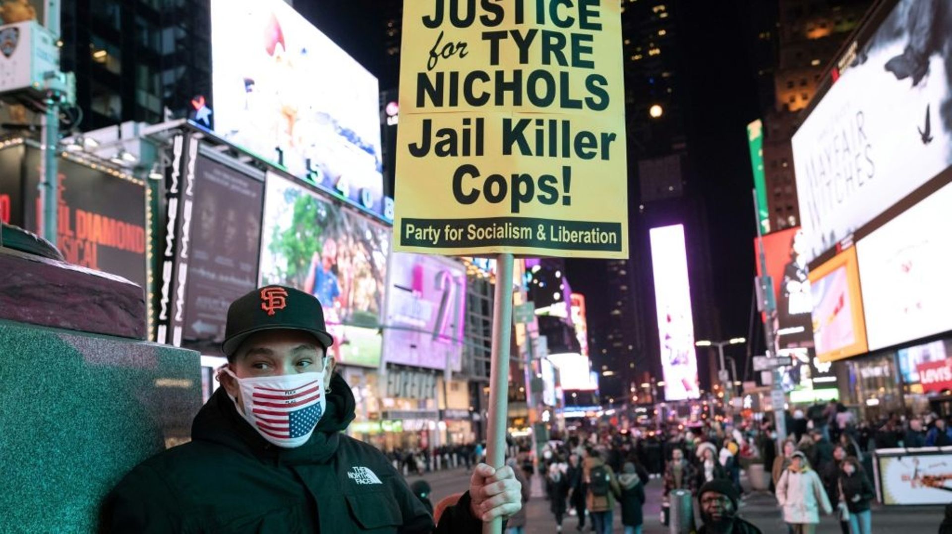 Une manifestation tient une pancarte demandant "Justice pour Tyre Nichols" à New York, le 27 janvier 2023