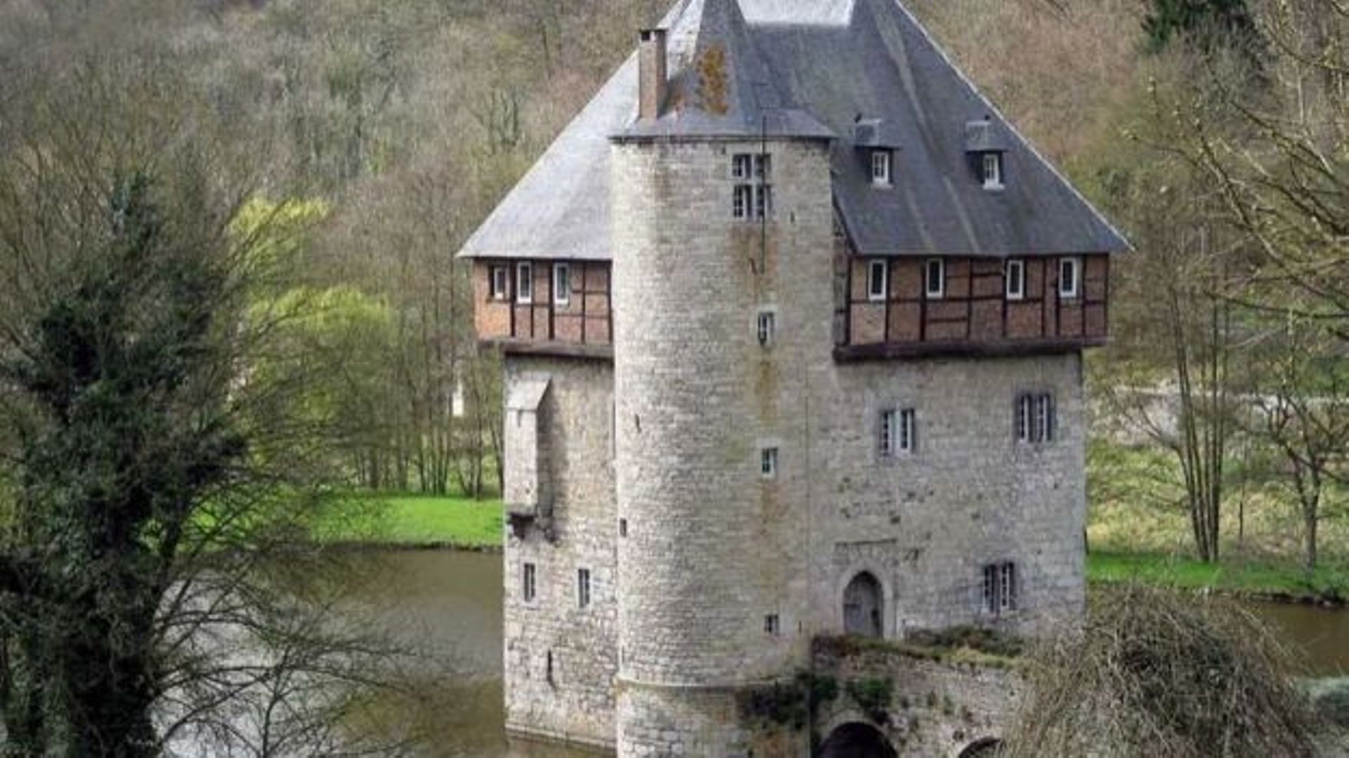 Donjon du château des Carondelet (XIIIe siècle)