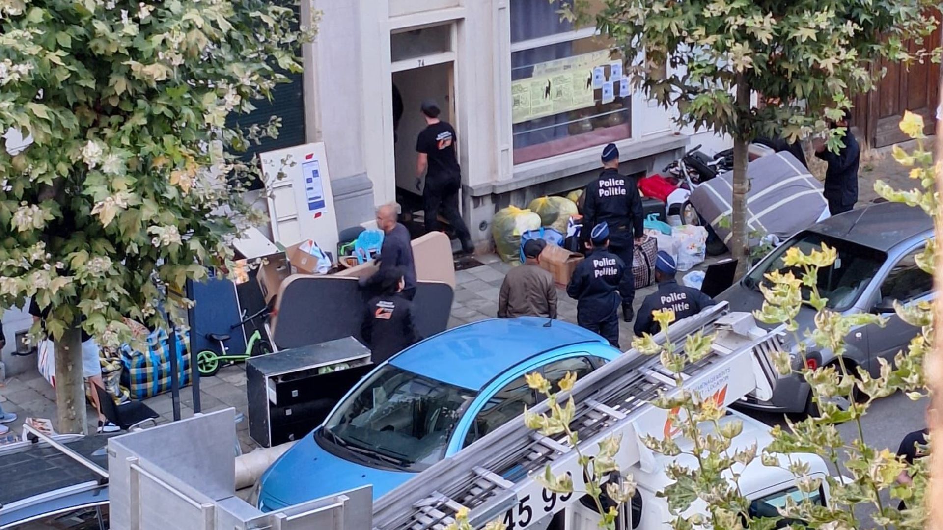 A Schaerbeek, une cinquantaine de policiers expulsent des sans-papiers qui occupent une maison vide